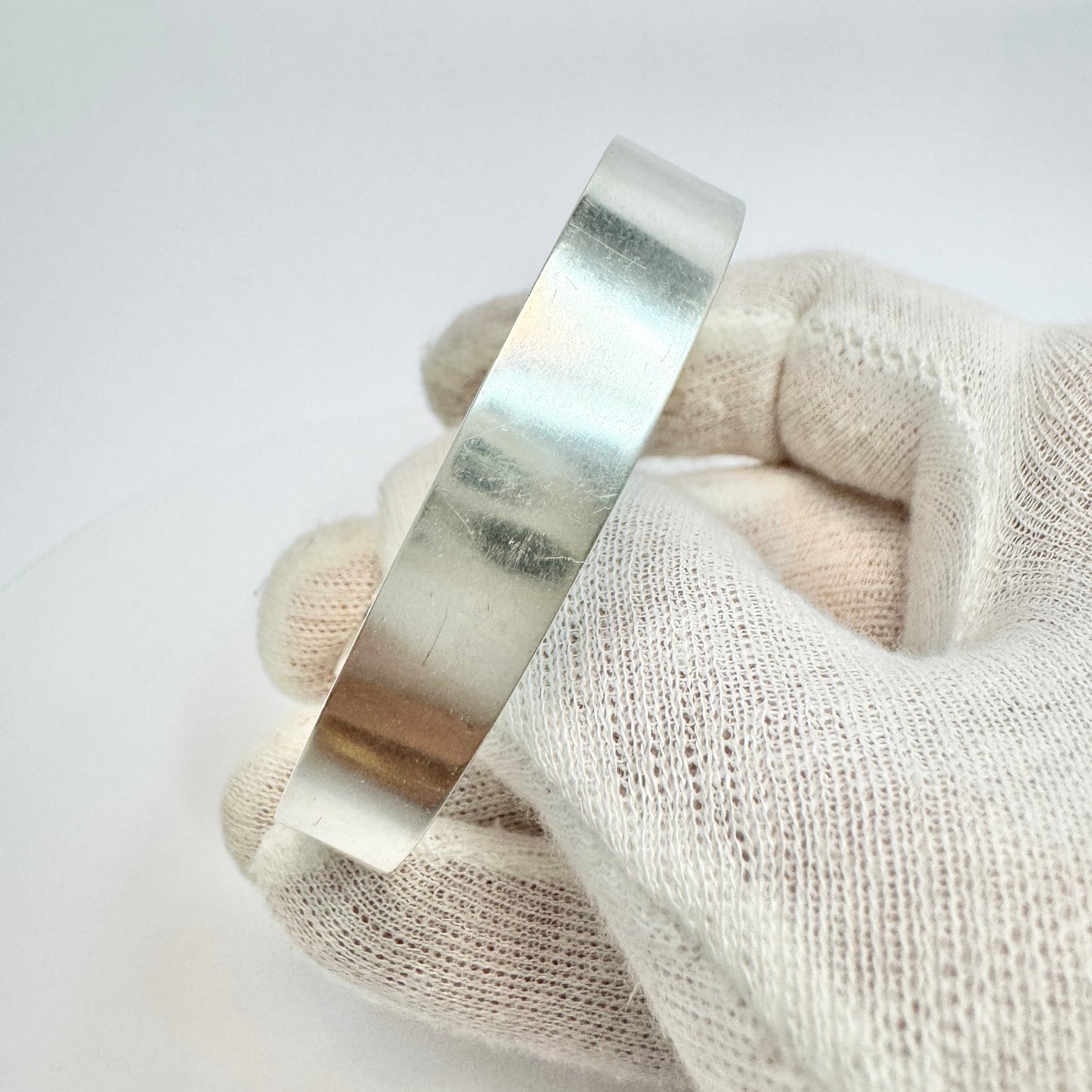 Elis Kauppi, Finland 1958. Vintage Solid Silver Chalcedony Bangle Bracelet.