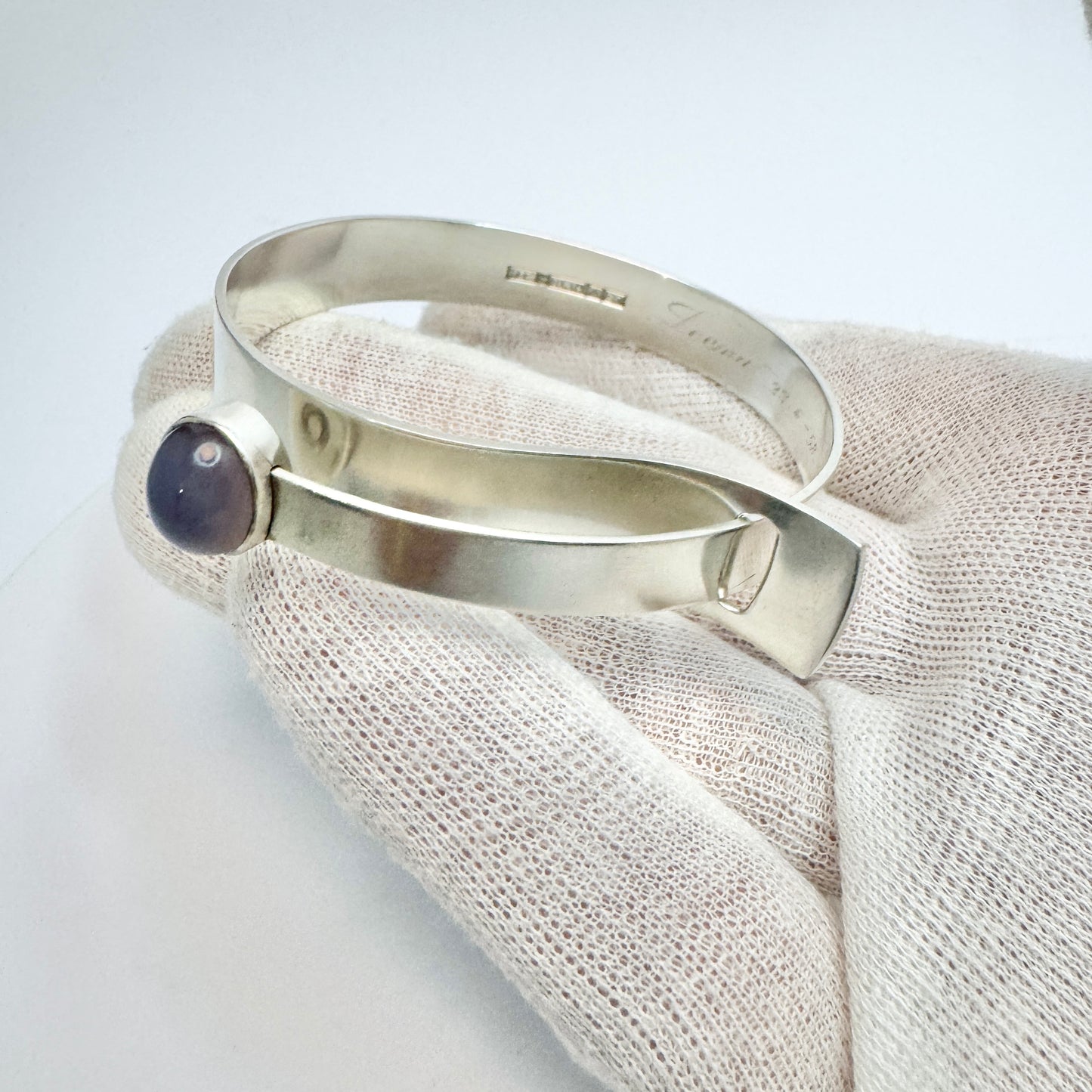 Elis Kauppi, Finland 1958. Vintage Solid Silver Chalcedony Bangle Bracelet.