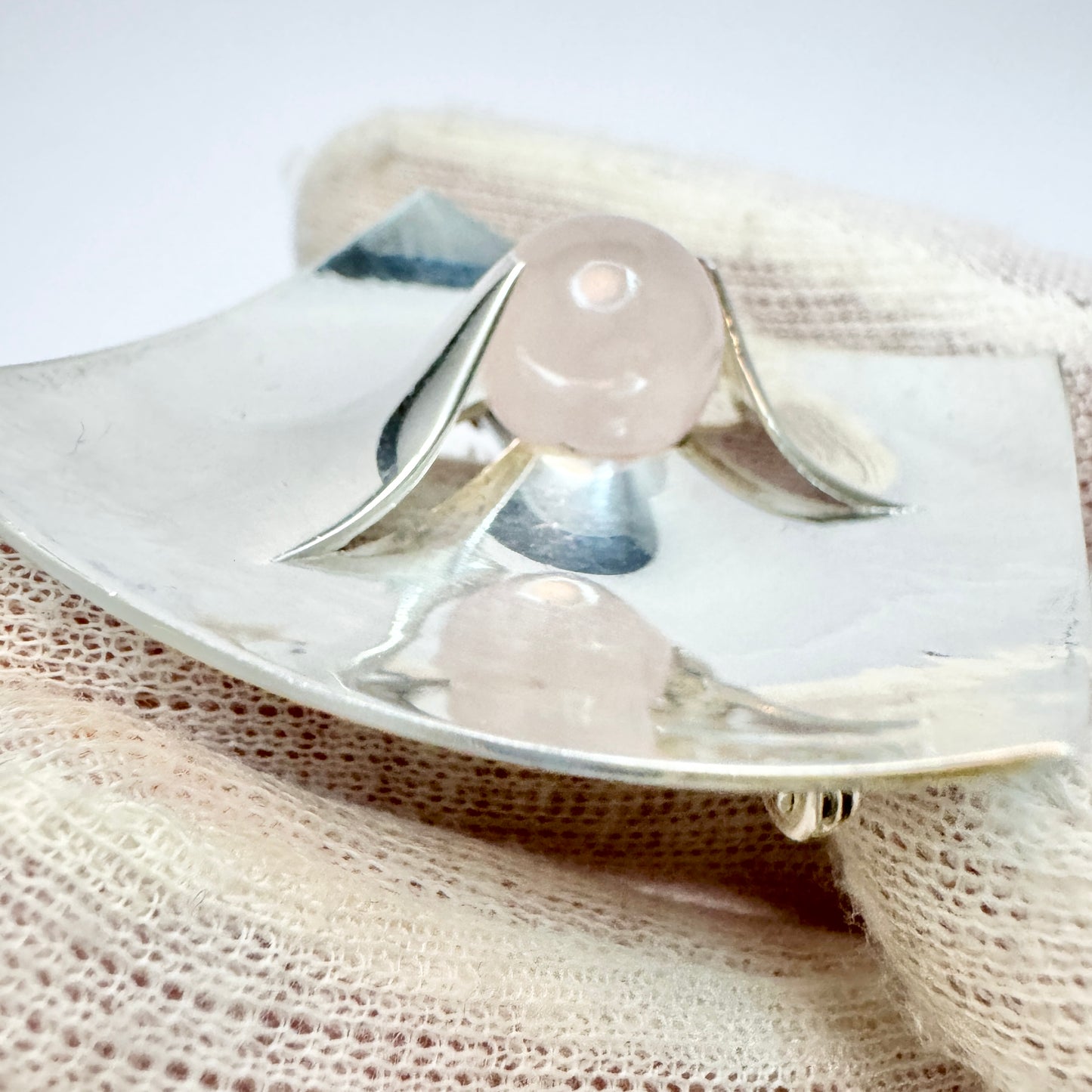 Elis Kauppi, Kupittaan Kulta Finland 1961. Vintage Modernist Solid Silver Rose Quartz Brooch.