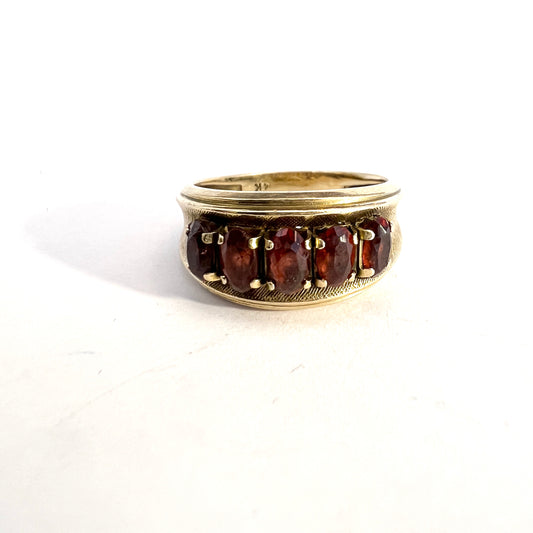 Vintage 1940-50s. Mid-century 14k Gold Garnet Ring.