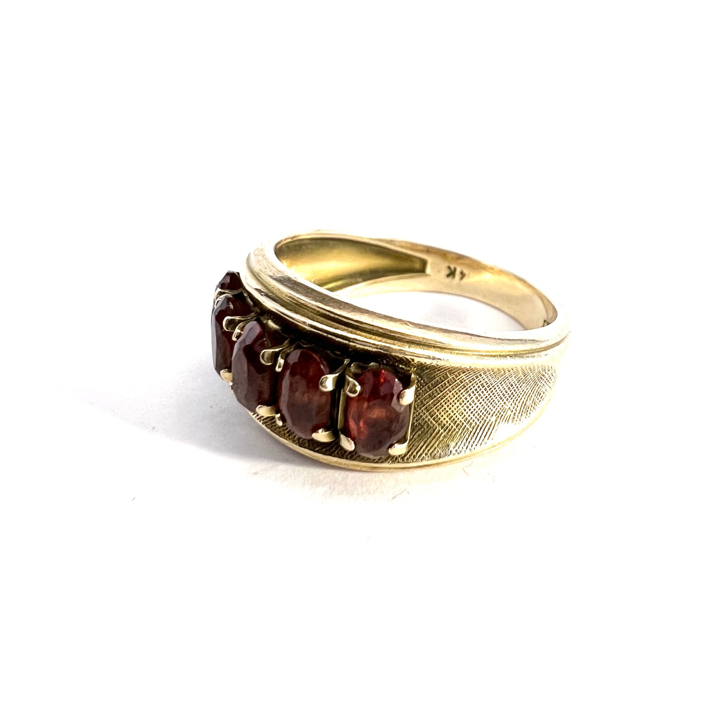 Vintage 1940-50s. Mid-century 14k Gold Garnet Ring.