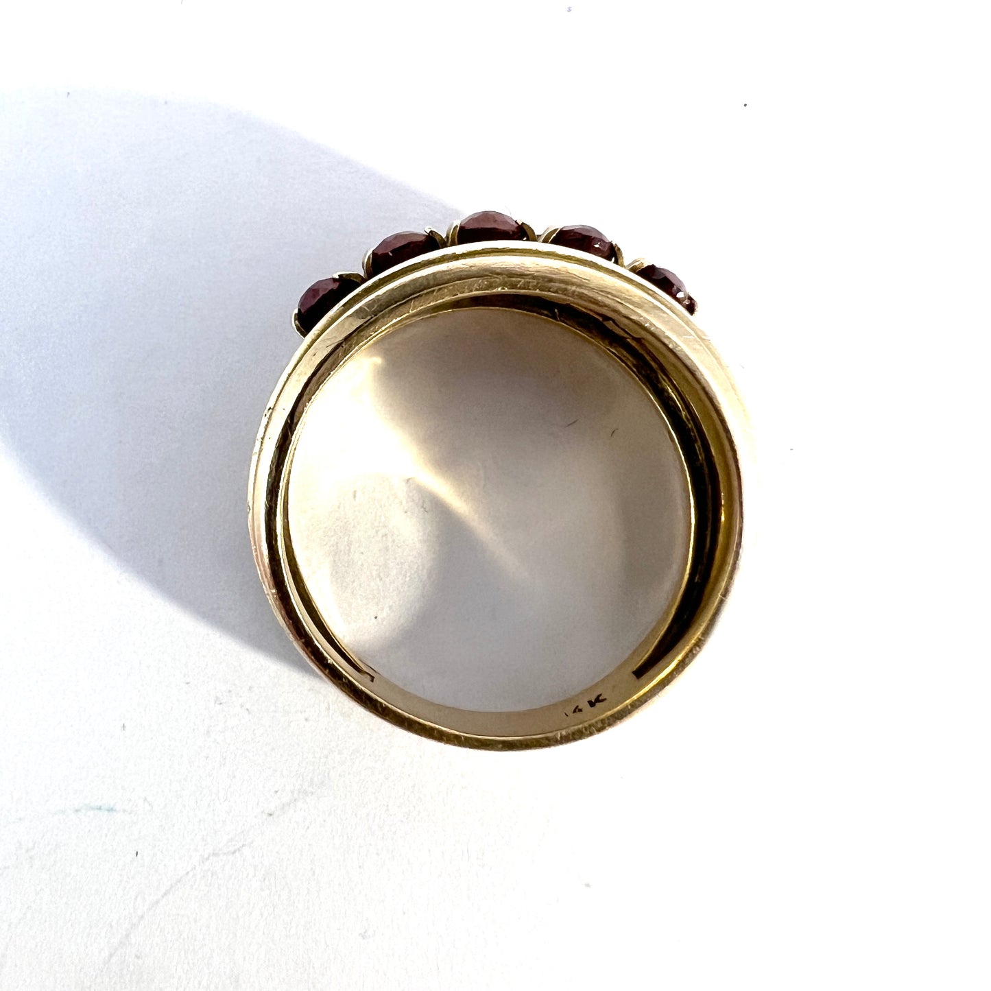 Vintage 1940-50s. Mid-century 14k Gold Garnet Ring.