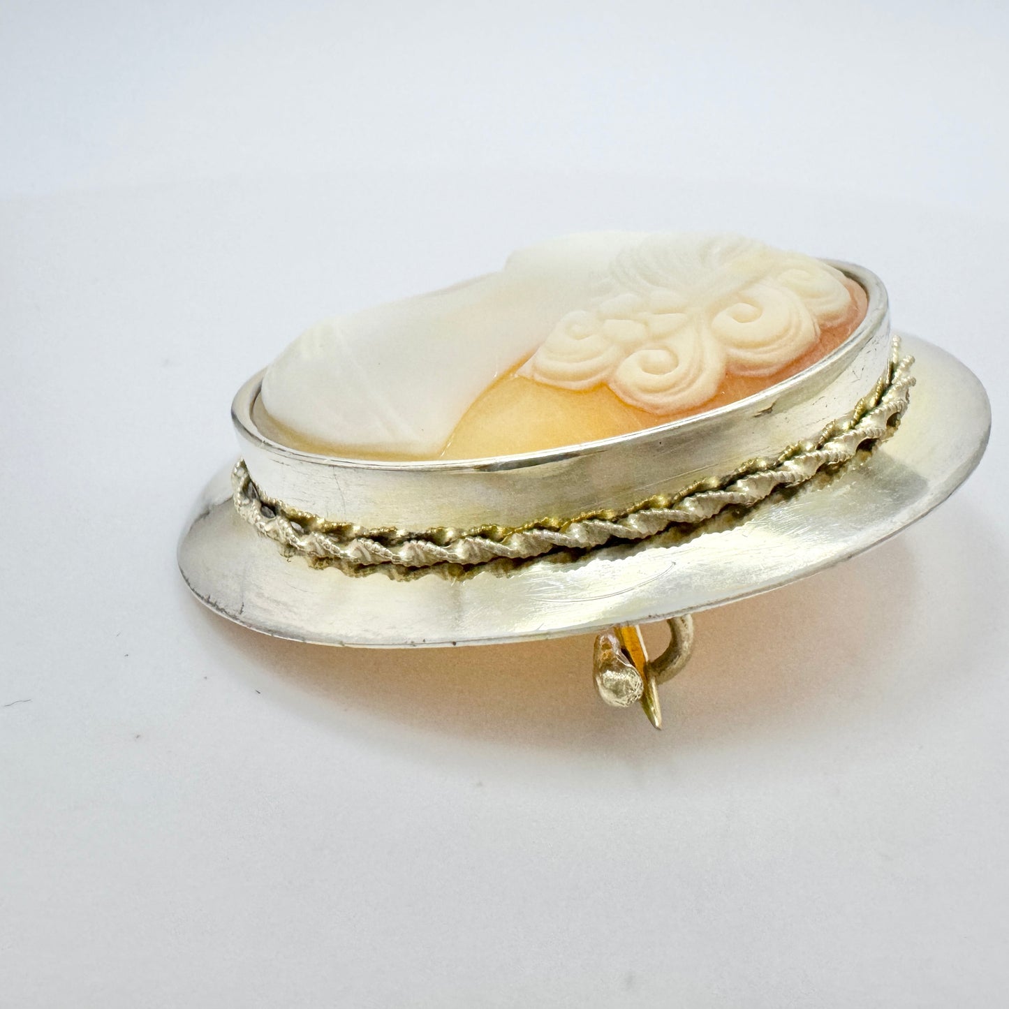 Hjalmar Salo, Finland 1954. Vintage Gilt Solid Silver Cameo Brooch.