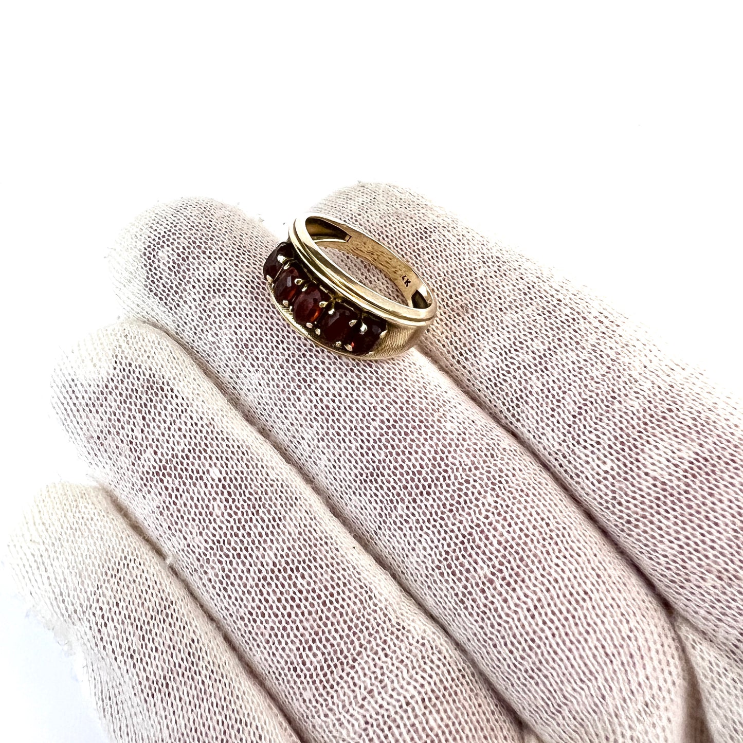 Vintage 1940-50s. Mid-century 14k Gold Garnet Ring.