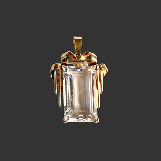 Guldvaruhuset, Sweden 1948. Vintage Mid-century 18k Gold Rock Crystal Pendant.