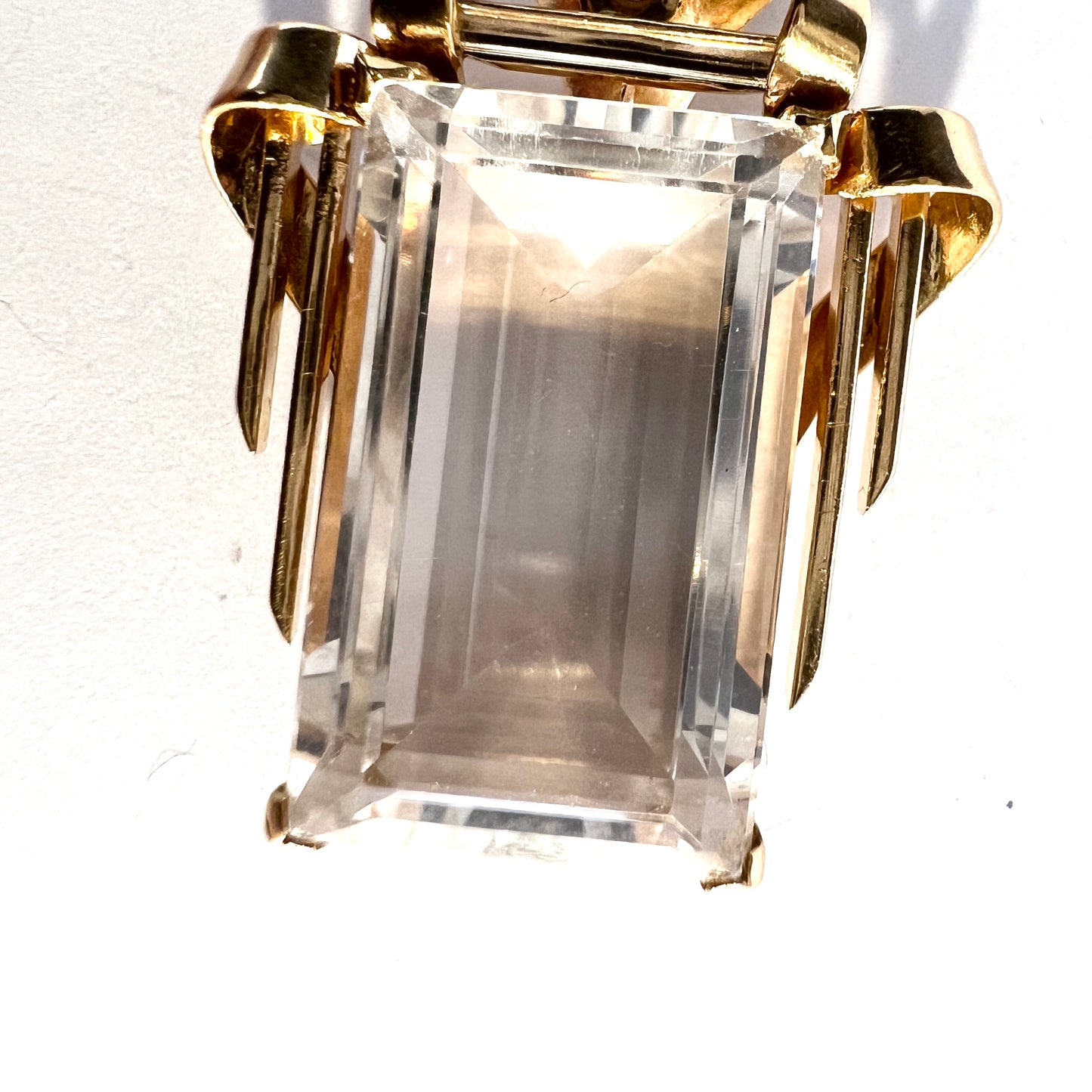 Guldvaruhuset, Sweden 1948. Vintage Mid-century 18k Gold Rock Crystal Pendant.