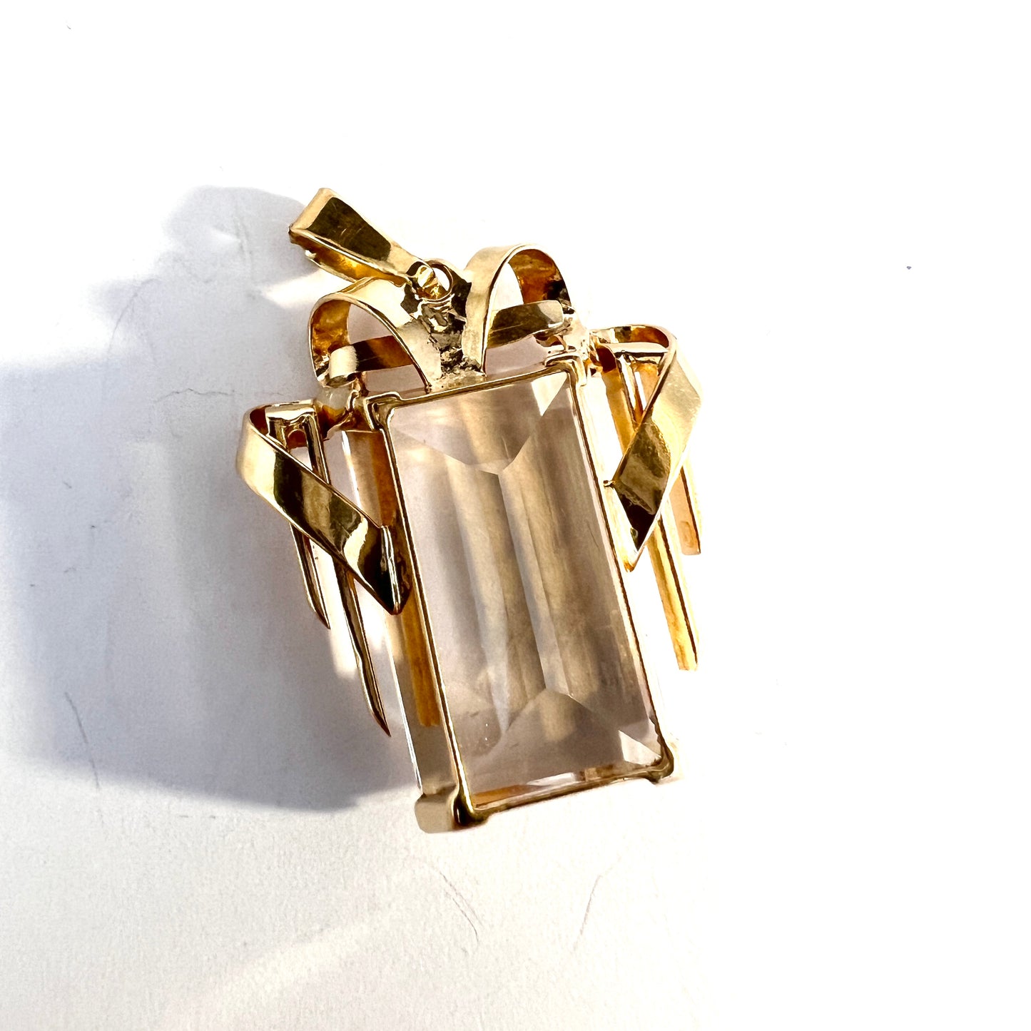 Guldvaruhuset, Sweden 1948. Vintage Mid-century 18k Gold Rock Crystal Pendant.