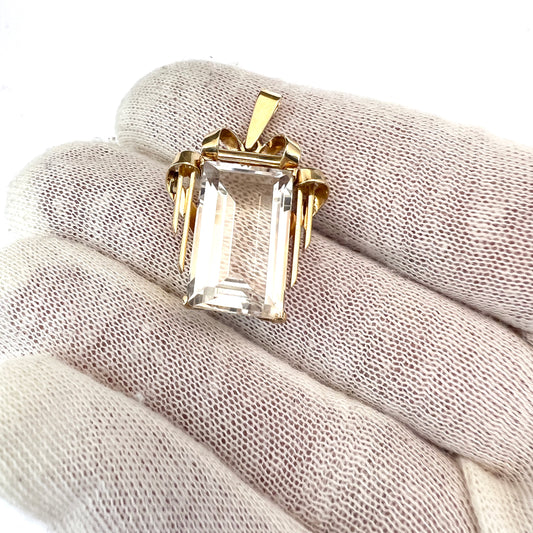 Guldvaruhuset, Sweden 1948. Vintage Mid-century 18k Gold Rock Crystal Pendant.