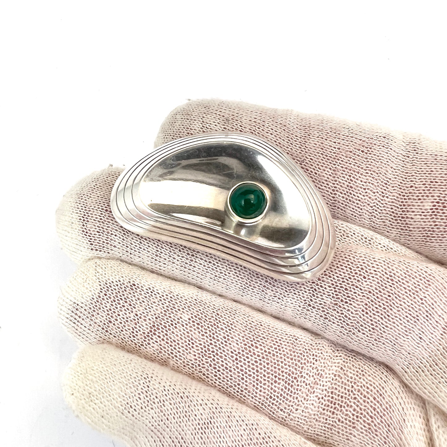 Gillgren for G Dahlgren, Sweden 1957. Mid-century Modern Sterling Silver Chrysoprase Brooch. Signed.