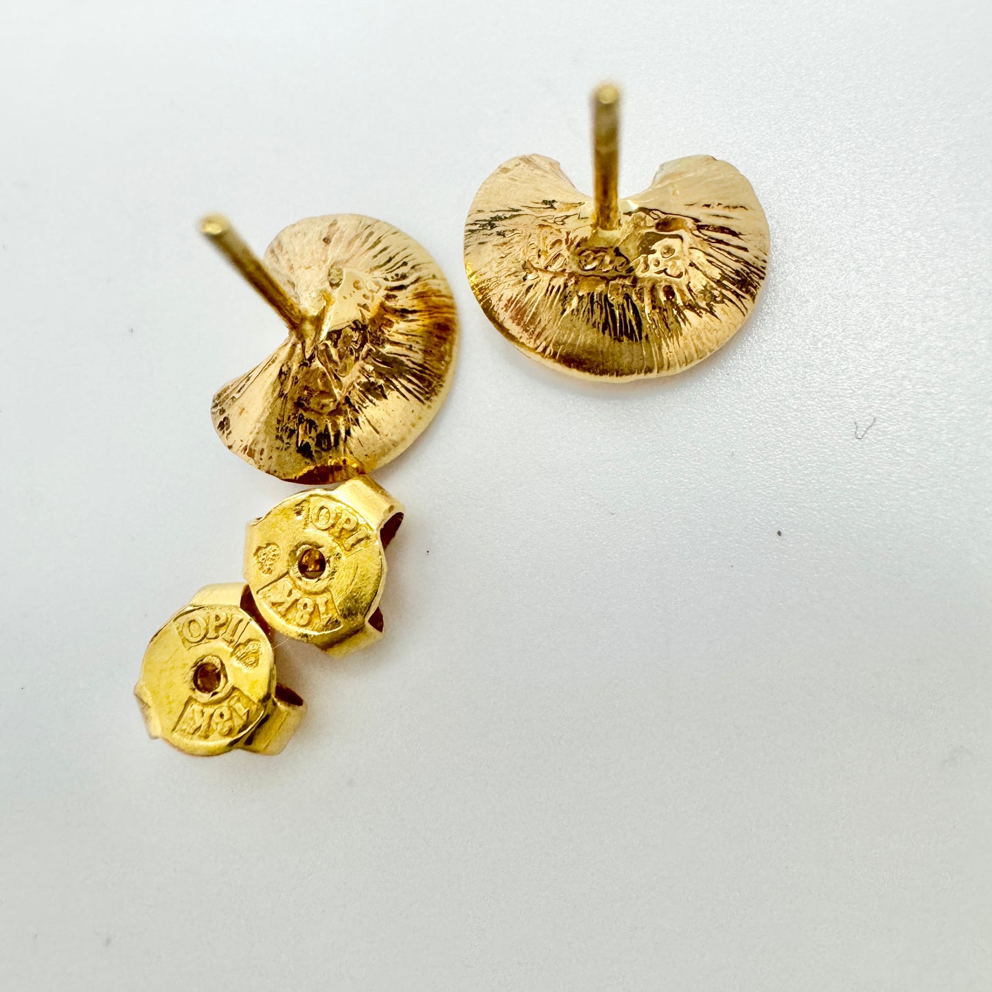 Theresia Hvorslev, Sweden. Vintage 18k Gold Stud Earrings. Design Water Lilies