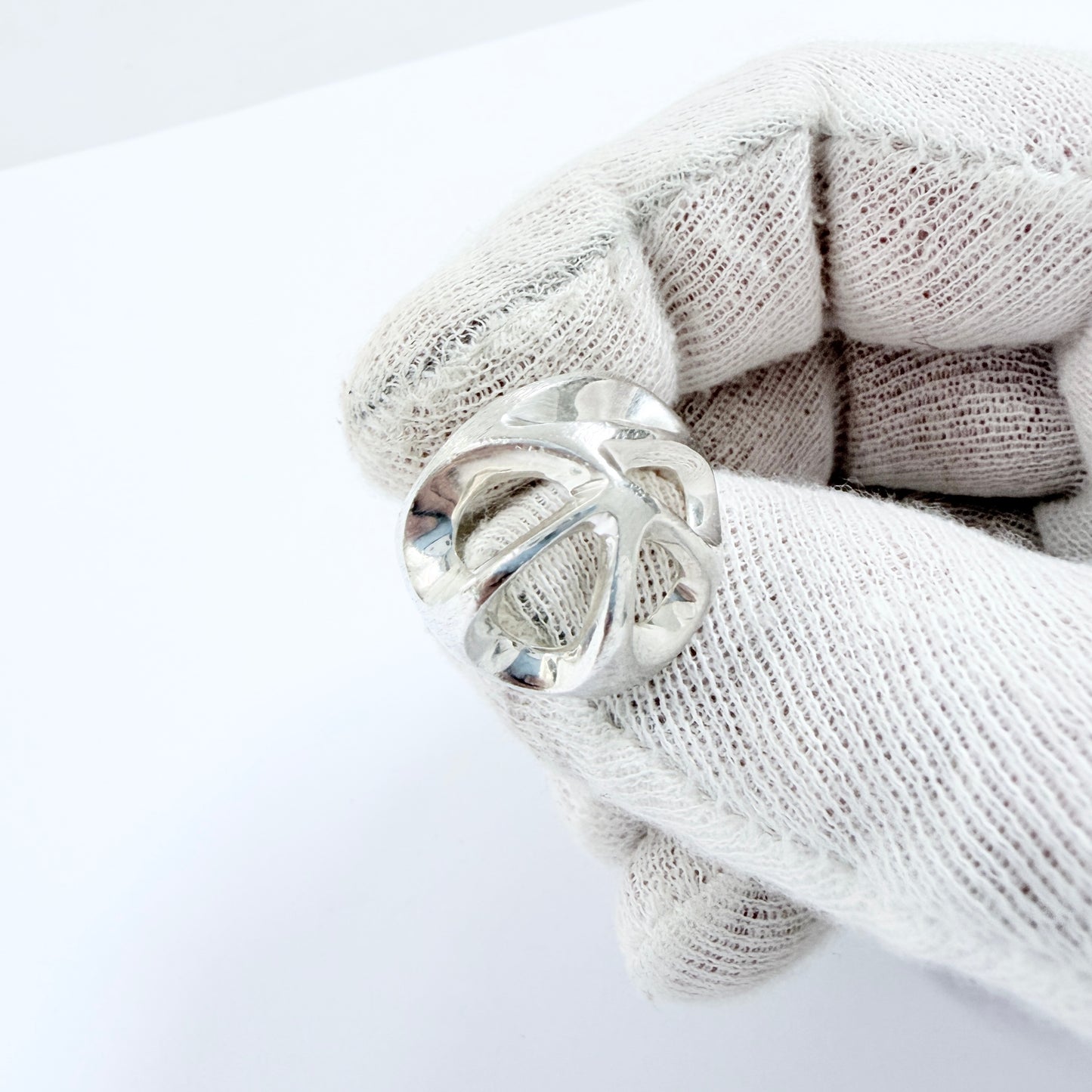 Vintage c 1970 Modernist Solid SIlver Ring.