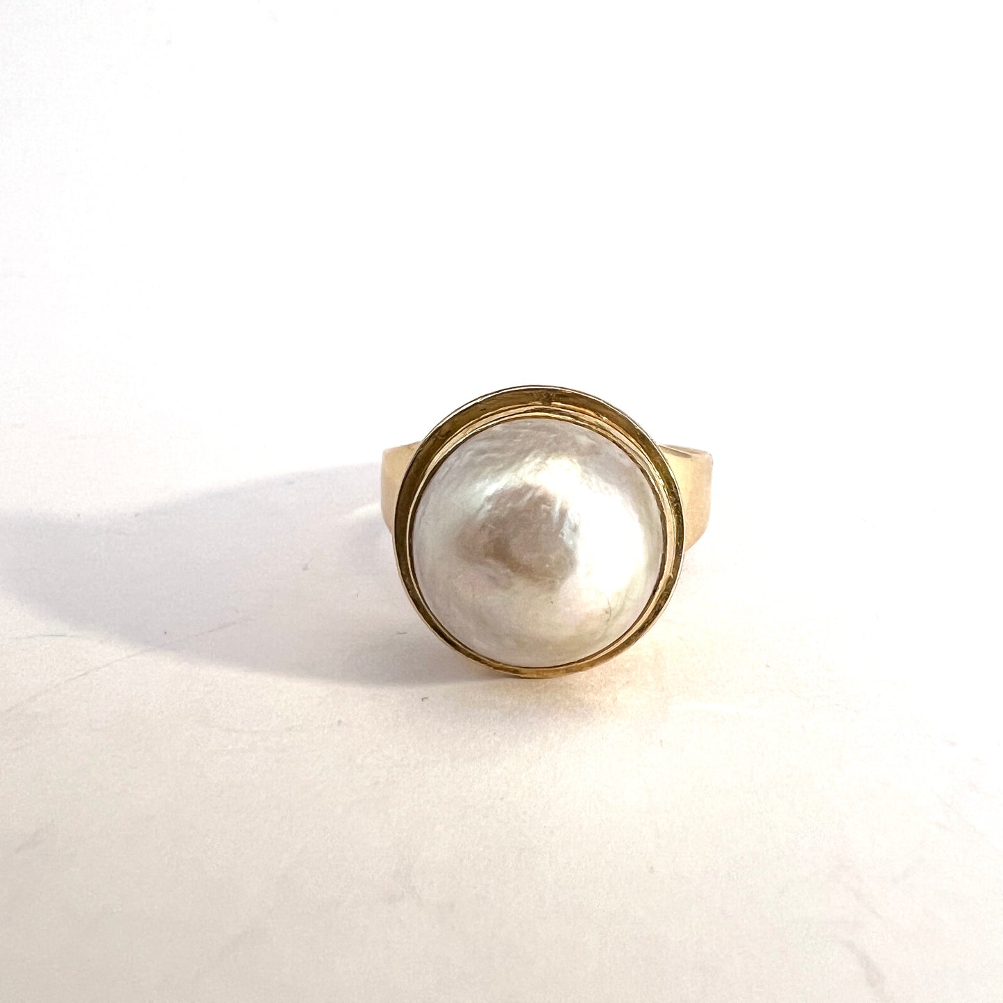 Ljungström, Sweden 1963. Vintage 18k Gold Mabe Pearl Ring.