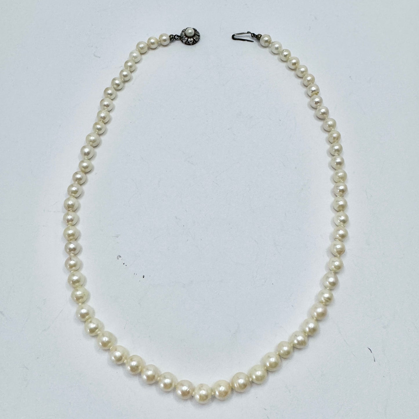 Vintage c 1940s Cultured Pearl Silver Clasp Necklace.