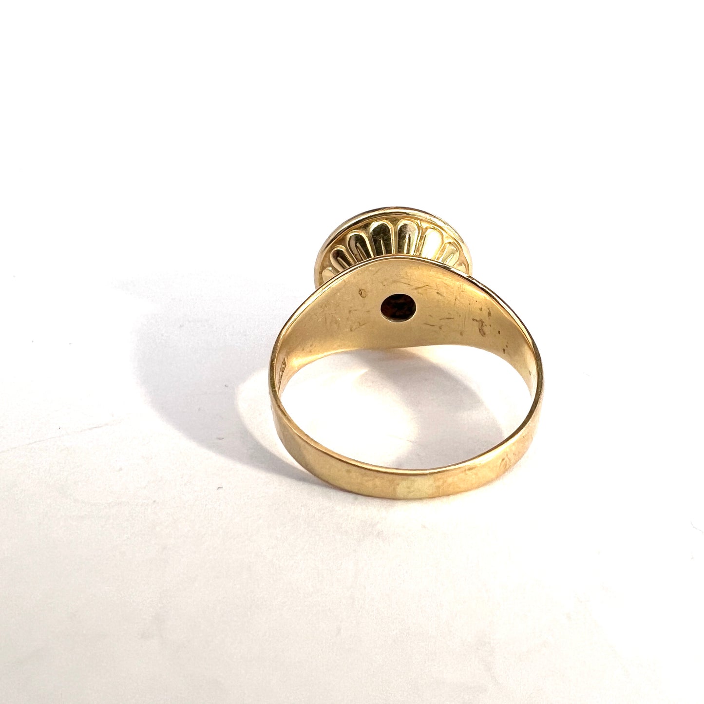 Ljungström, Sweden 1963. Vintage 18k Gold Mabe Pearl Ring.