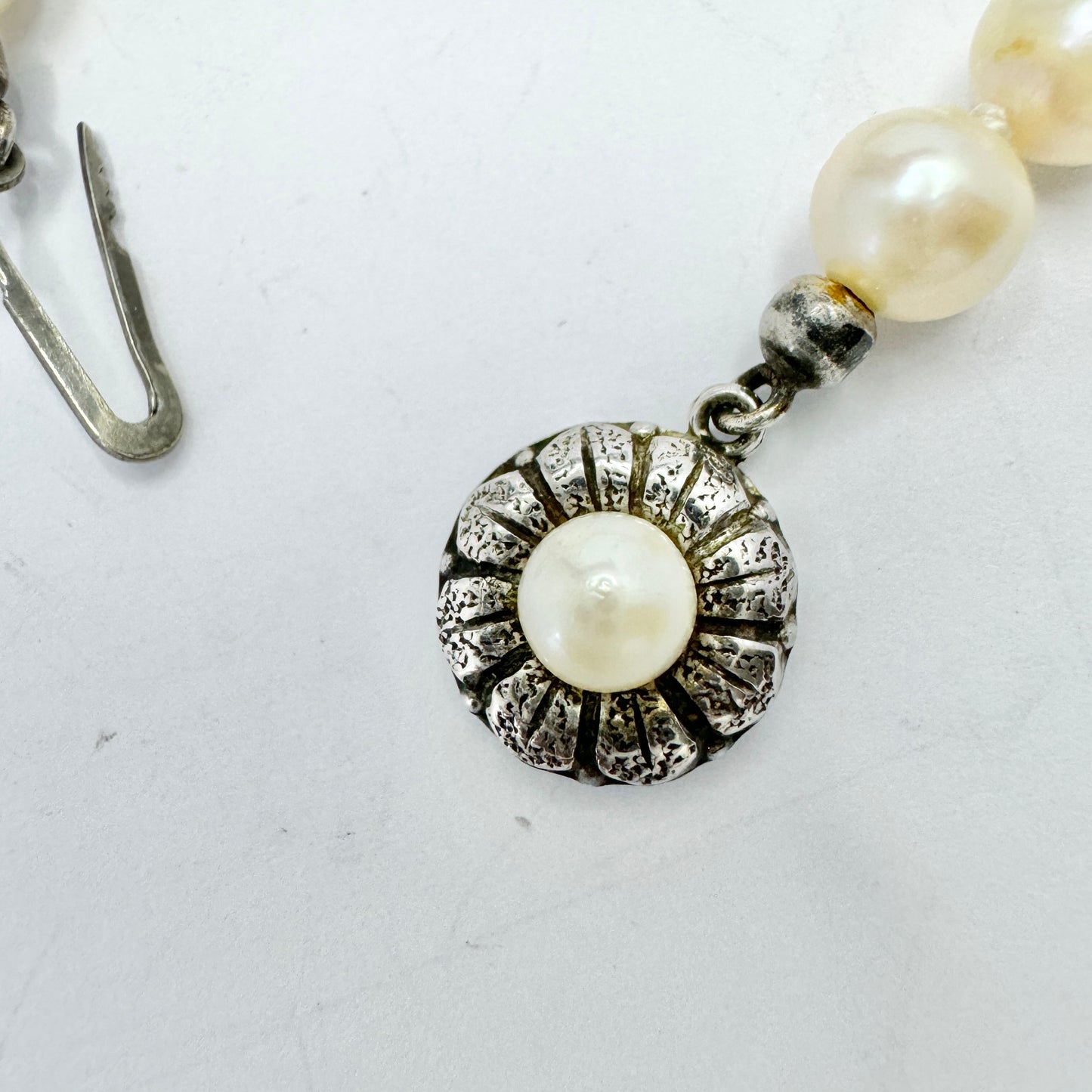 Vintage c 1940s Cultured Pearl Silver Clasp Necklace.