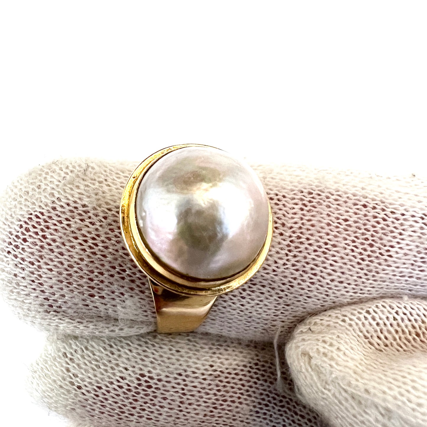 Ljungström, Sweden 1963. Vintage 18k Gold Mabe Pearl Ring.