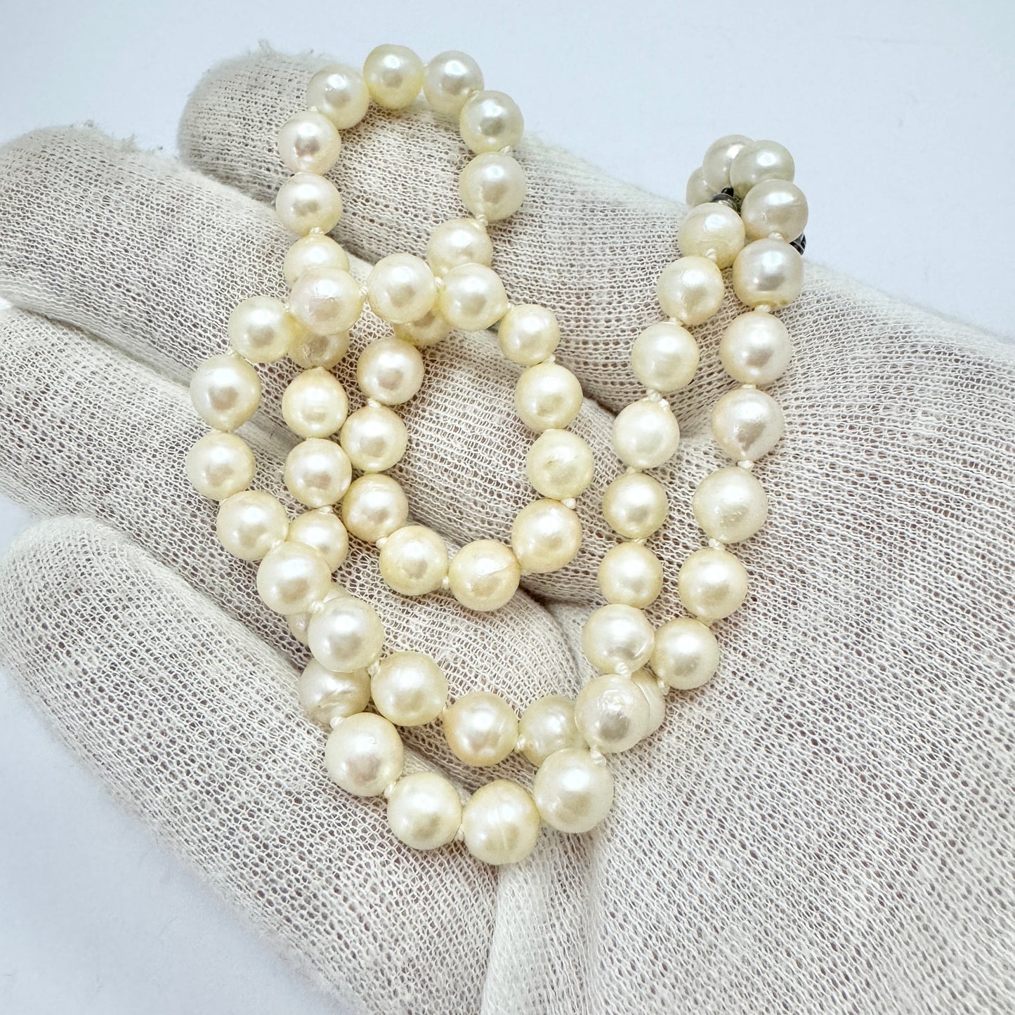 Vintage c 1940s Cultured Pearl Silver Clasp Necklace.