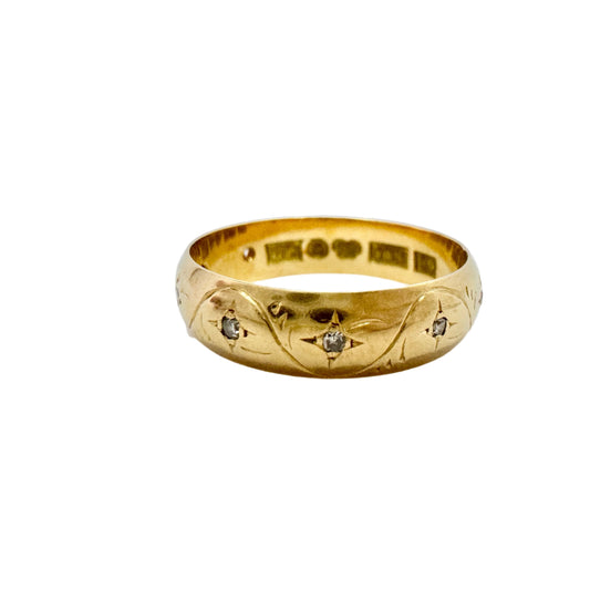 J Pettersson, Sweden 1959. Vintage 18k Gold Diamond Band Ring.