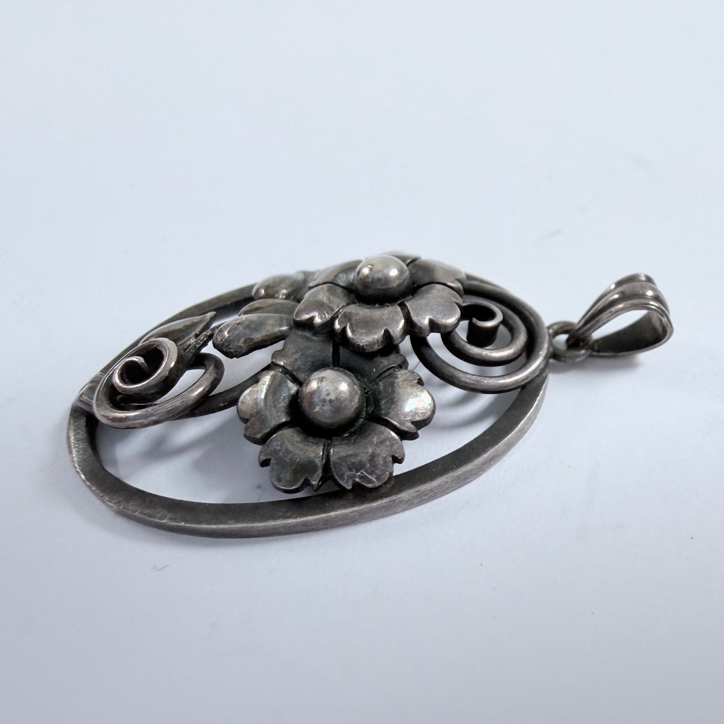 G Dahlgren, Sweden 1949. vintage Solid SIlver Flower Pendant.