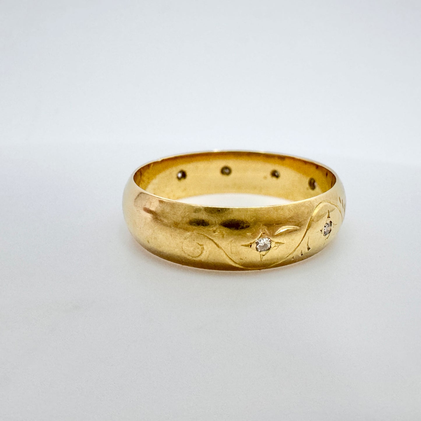 J Pettersson, Sweden 1959. Vintage 18k Gold Diamond Band Ring.