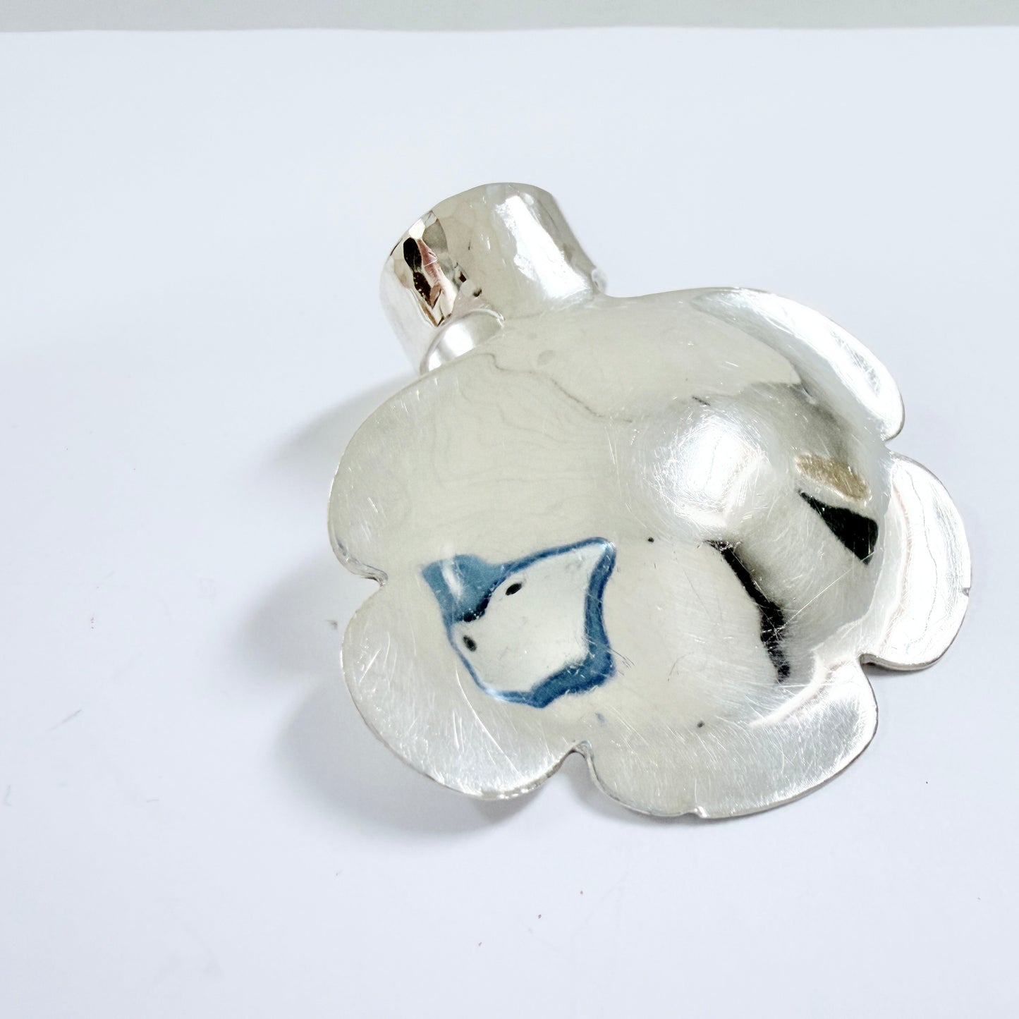 Anna-Stina Åberg, Sweden 1977. Very Bold Hippie Flower Power Sterling Silver Ring. Signed.