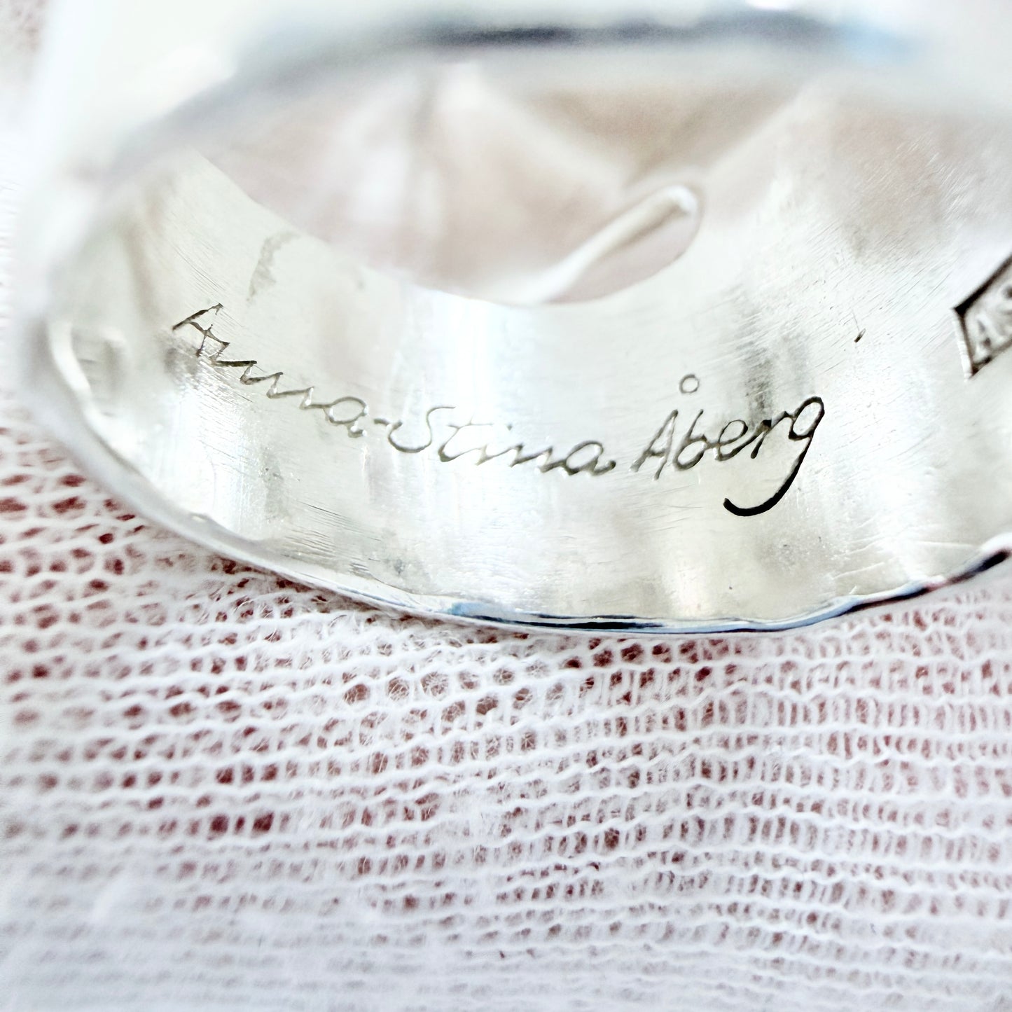 Anna-Stina Åberg, Sweden 1977. Very Bold Hippie Flower Power Sterling Silver Ring. Signed.
