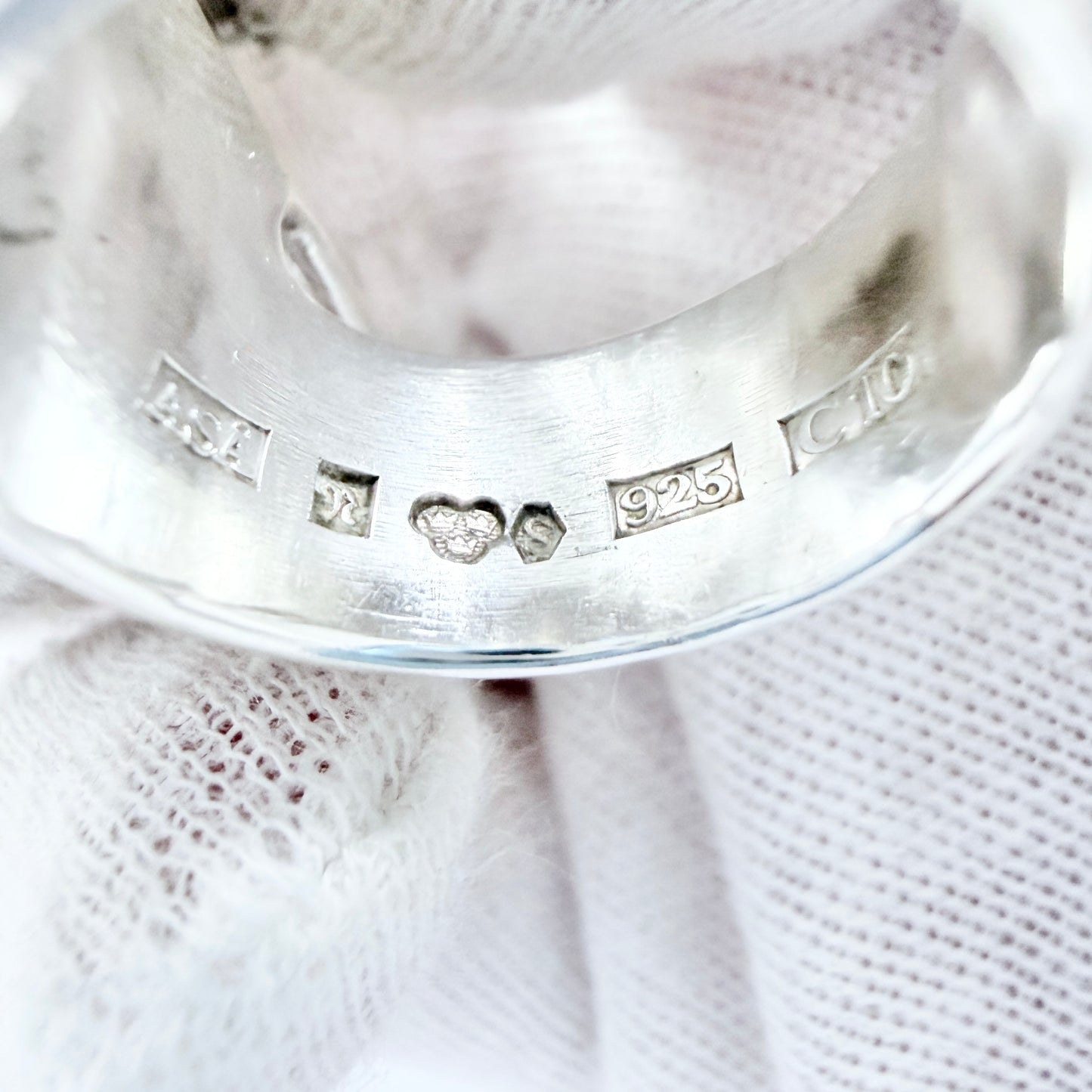 Anna-Stina Åberg, Sweden 1977. Very Bold Hippie Flower Power Sterling Silver Ring. Signed.