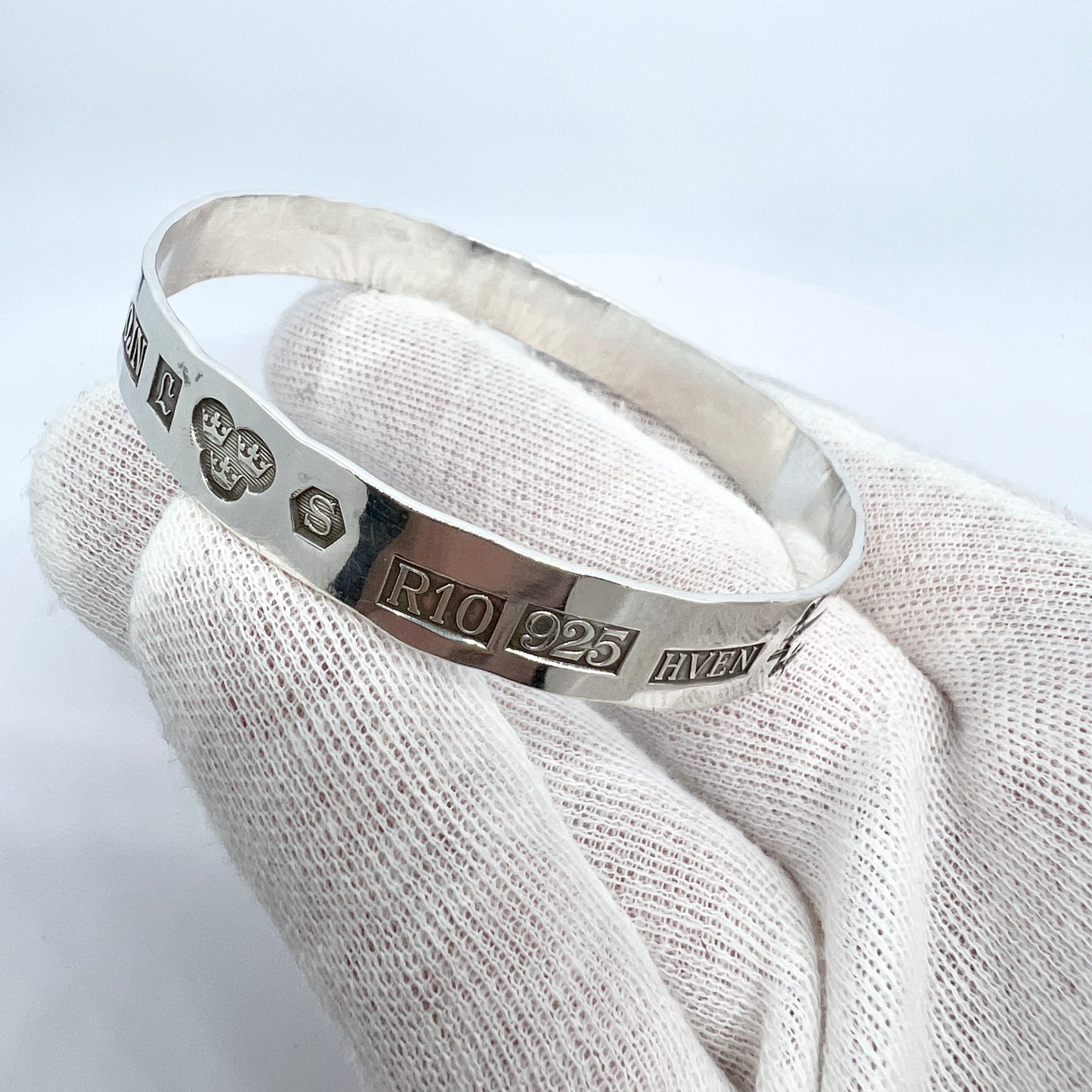 Owe Johansson, Sweden 1991. Vintage Sterling Silver Bangle Bracelet. Signed.