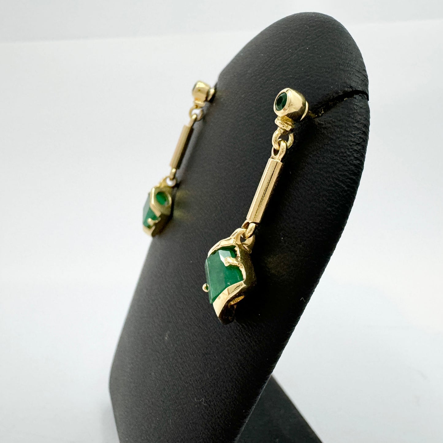 Vintage 18k Gold Emerald Dangle Earrings.