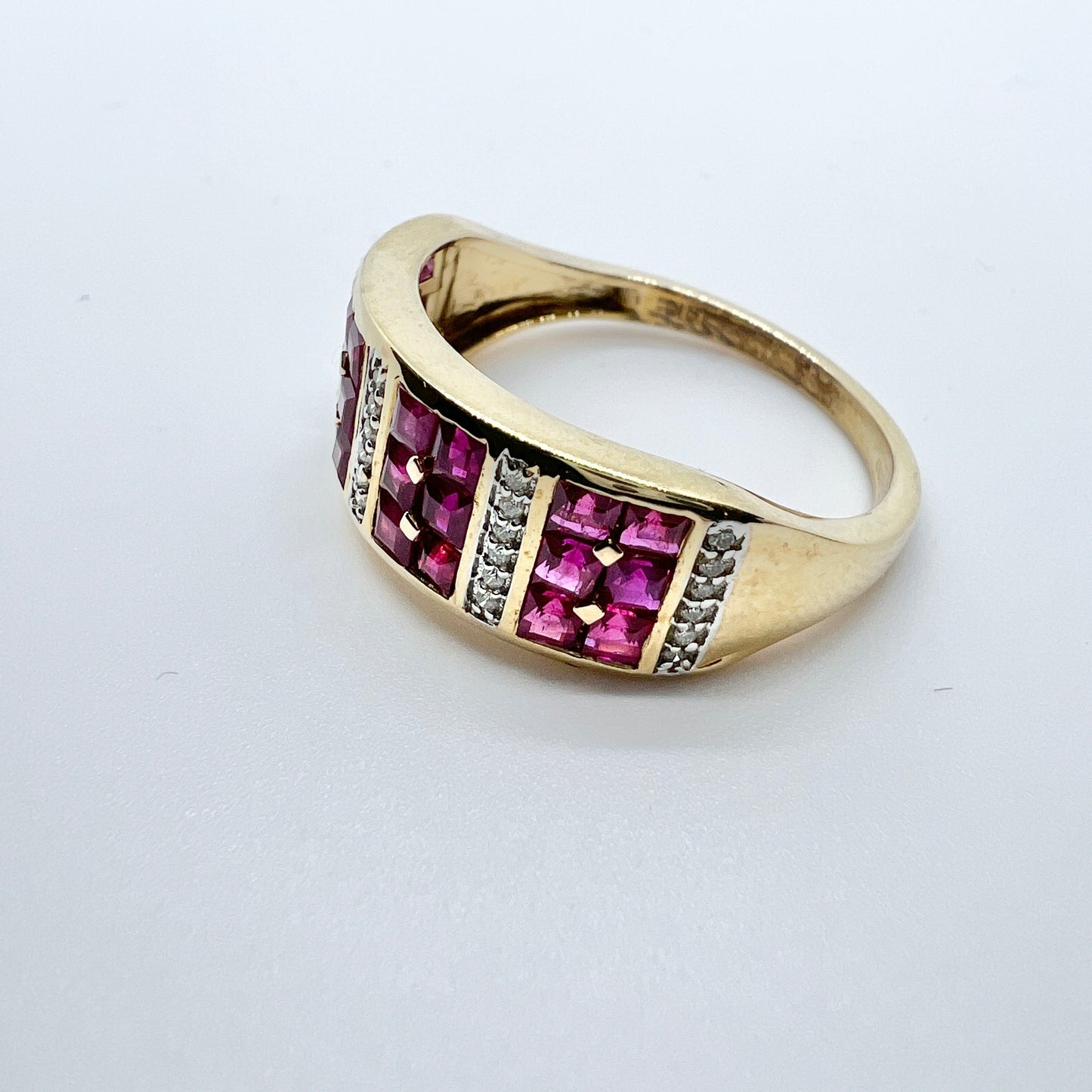 Vintage 14k Gold Diamond Synthetic Sapphire Ring.