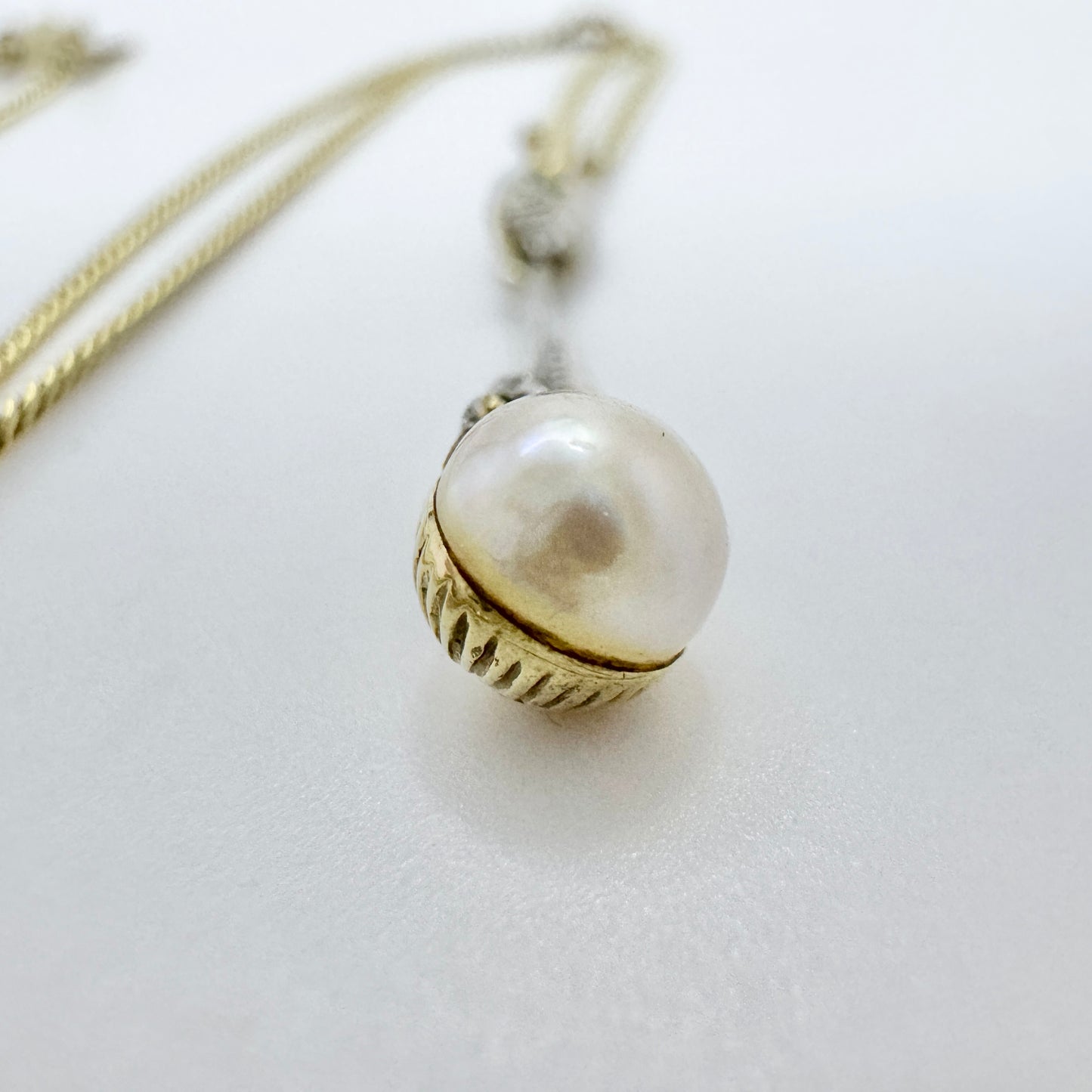 Early 1900s. Vintage / Antique 14k Gold Pearl Pendant Necklace.