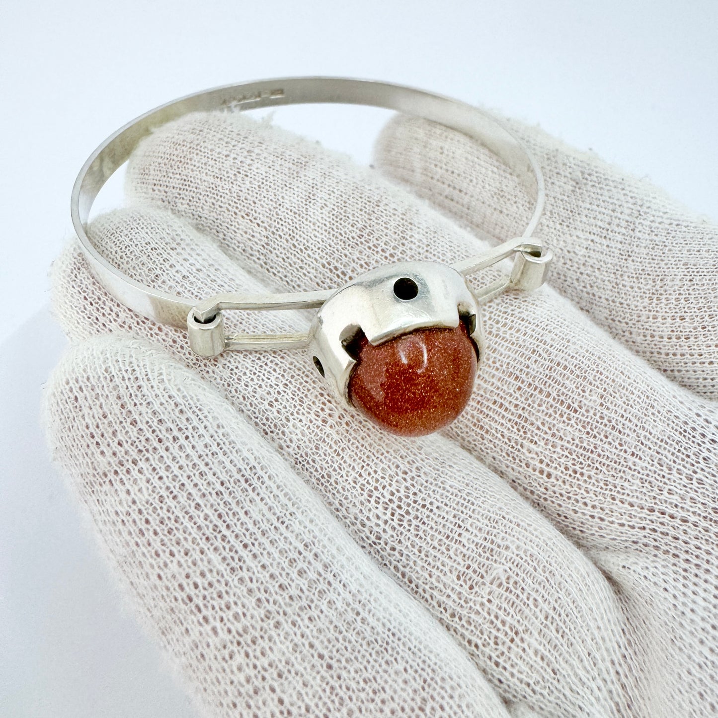 Martti Viikinniemi, Finland 1966. Vintage Solid Silver Goldstone Hinged Bangle Bracelet.