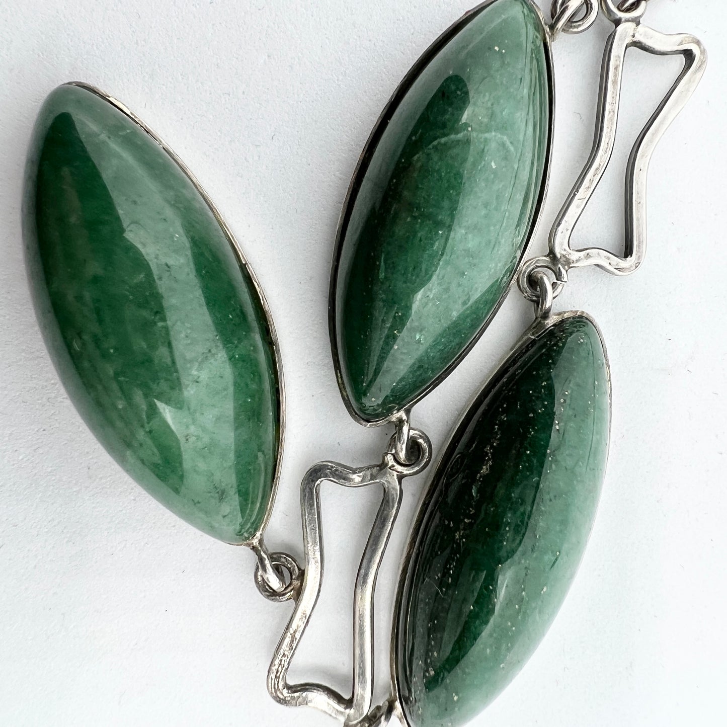 Mexico. Vintage Sterling Silver Nephrite Necklace.