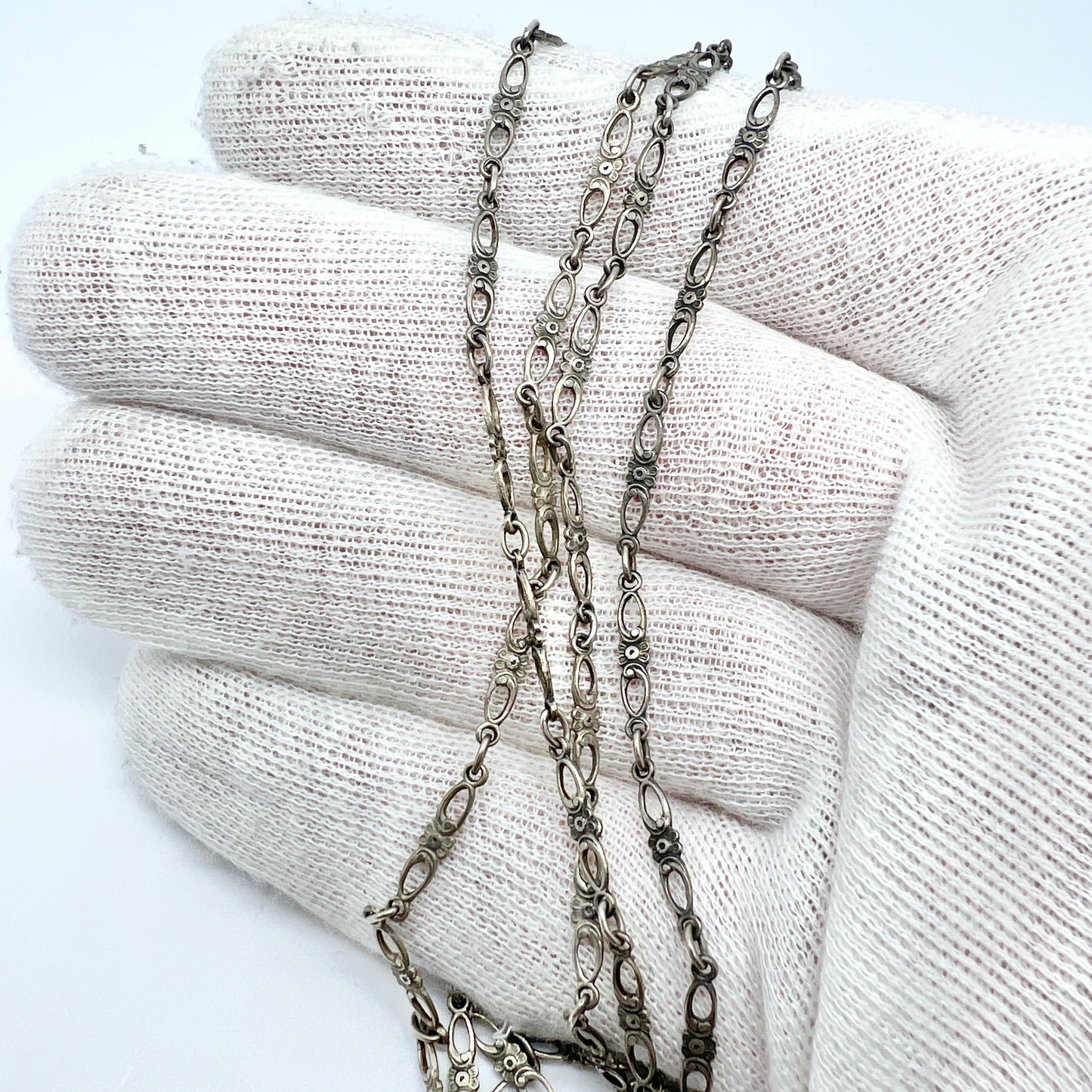 Sweden c 1920s. Vintage 37 inch Small Flower Links Solid Silver Necklace.