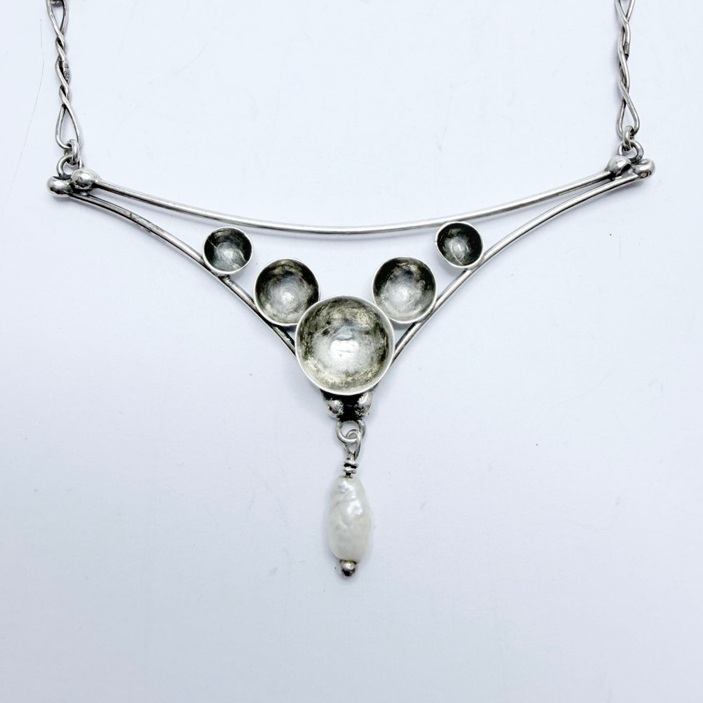 CMT, London 1985. Vintage Sterling Silver Pearl Necklace.