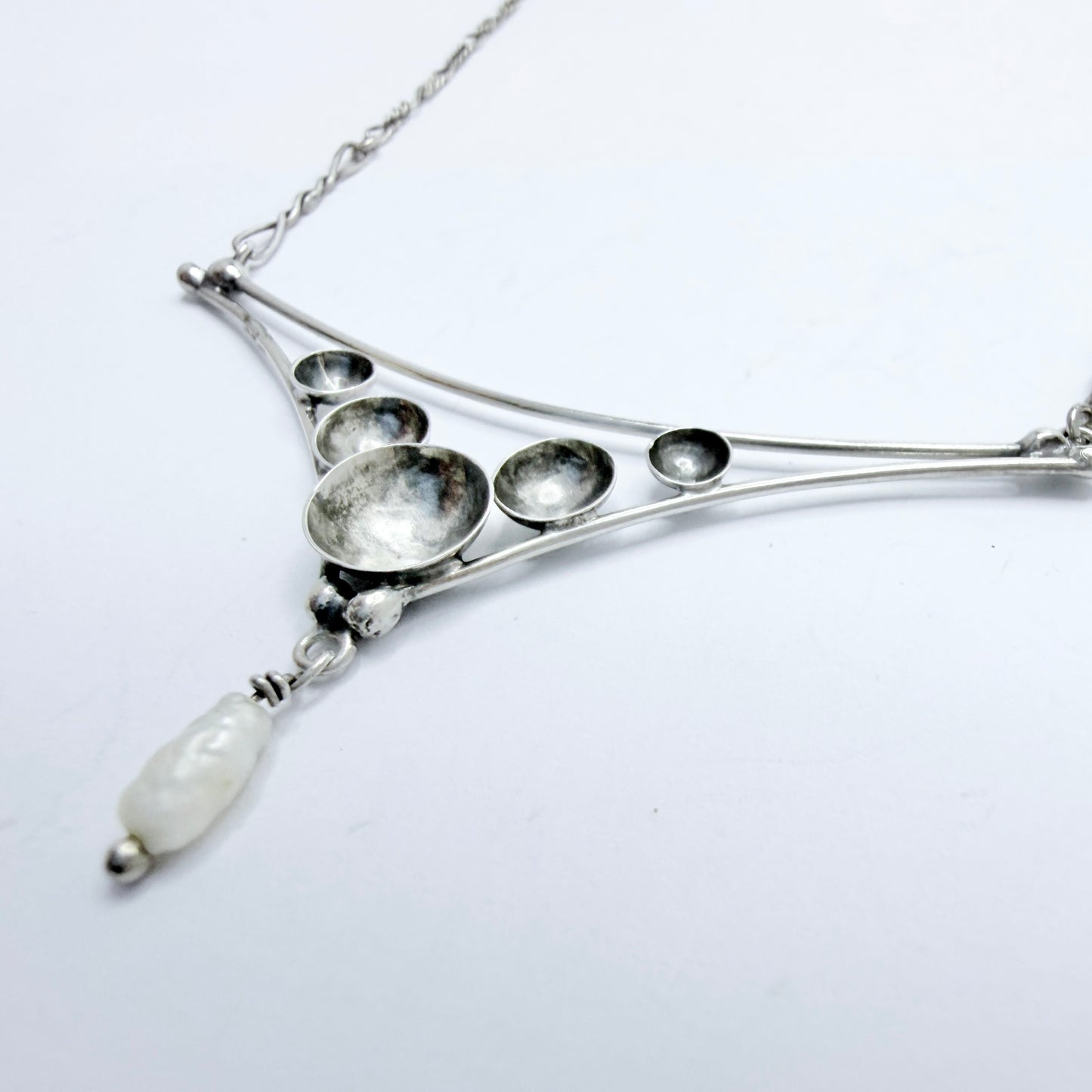 CMT, London 1985. Vintage Sterling Silver Pearl Necklace.