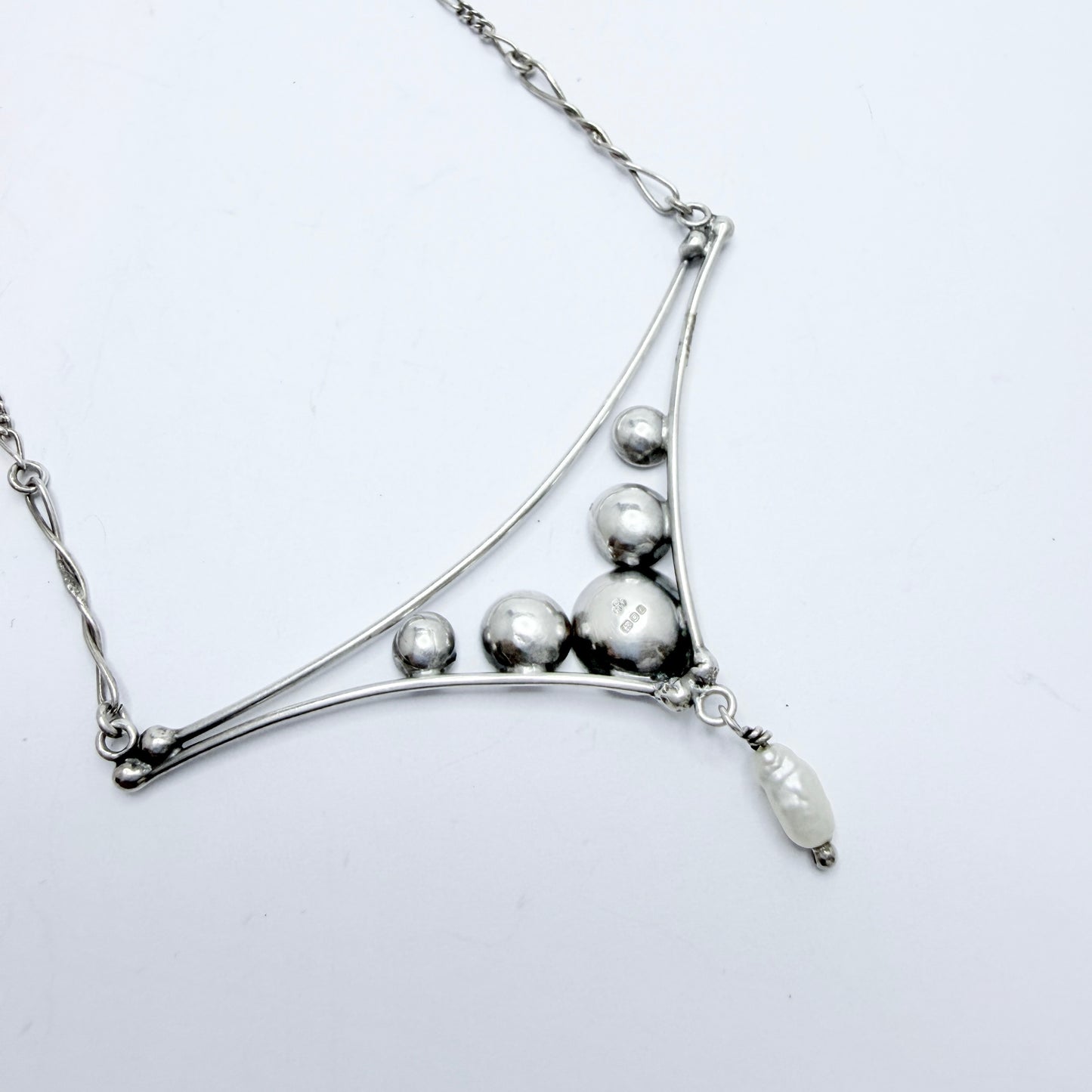 CMT, London 1985. Vintage Sterling Silver Pearl Necklace.