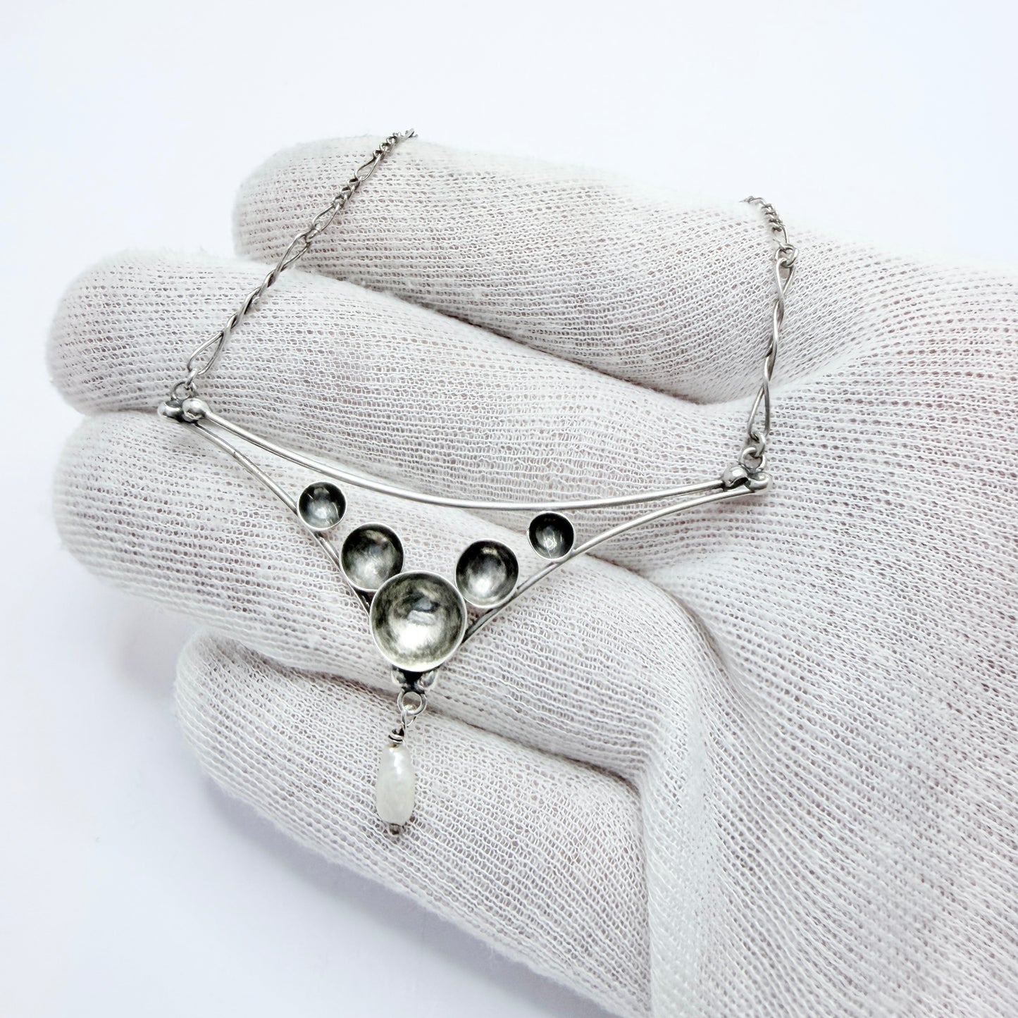 CMT, London 1985. Vintage Sterling Silver Pearl Necklace.