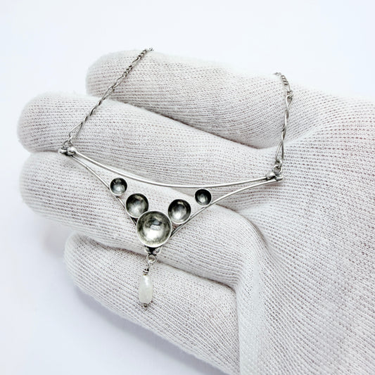 CMT, London 1985. Vintage Sterling Silver Pearl Necklace.