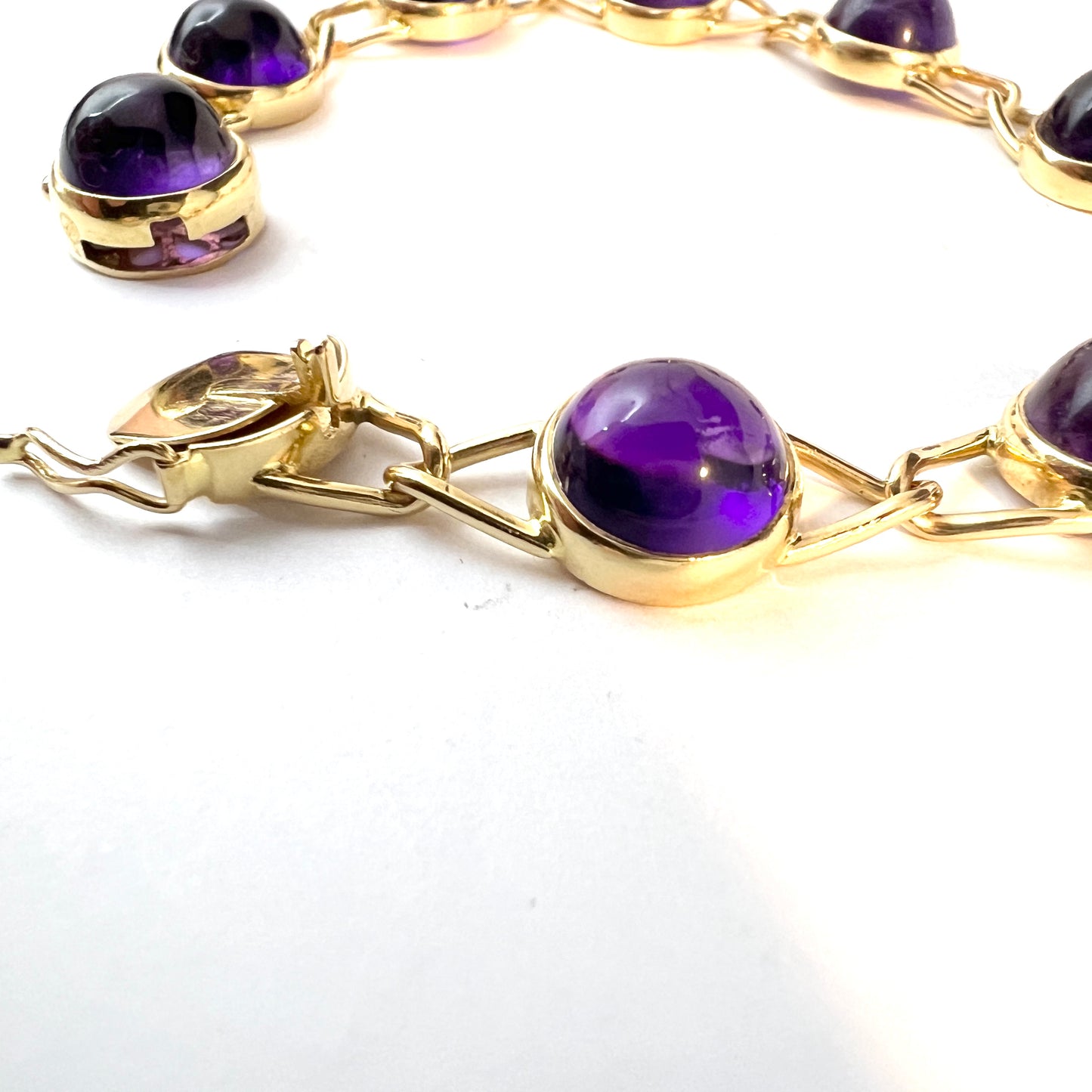 K.Torndals, Stockholm 1965. Vintage 18k Gold Amethyst Cabochons Bracelet.