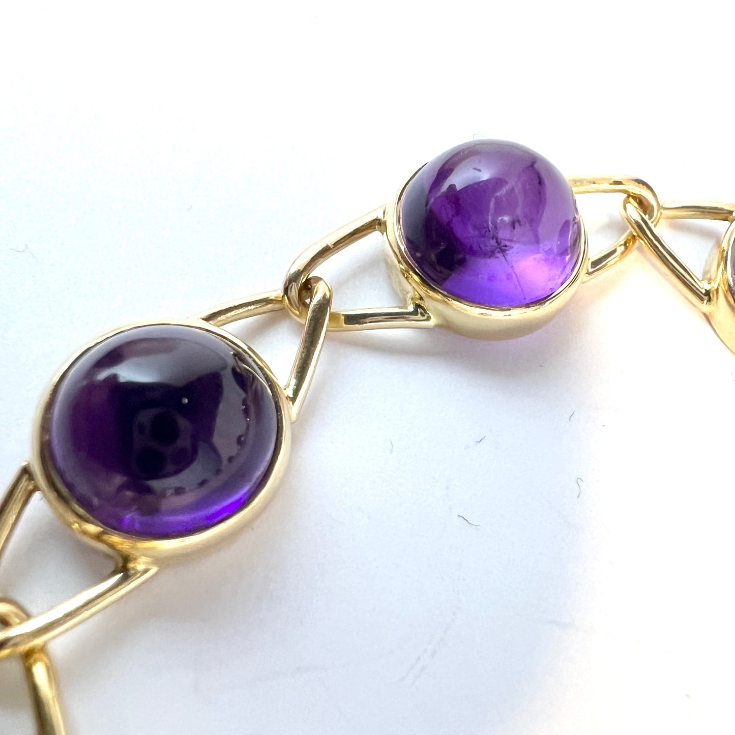 K.Torndals, Stockholm 1965. Vintage 18k Gold Amethyst Cabochons Bracelet.