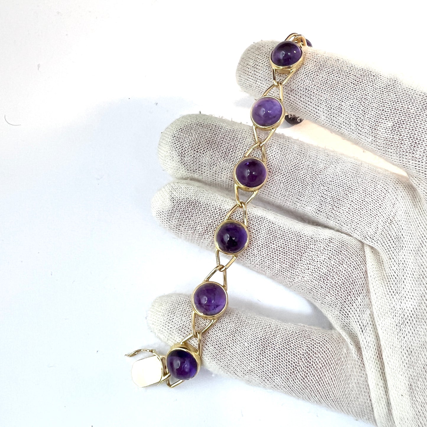 K.Torndals, Stockholm 1965. Vintage 18k Gold Amethyst Cabochons Bracelet.