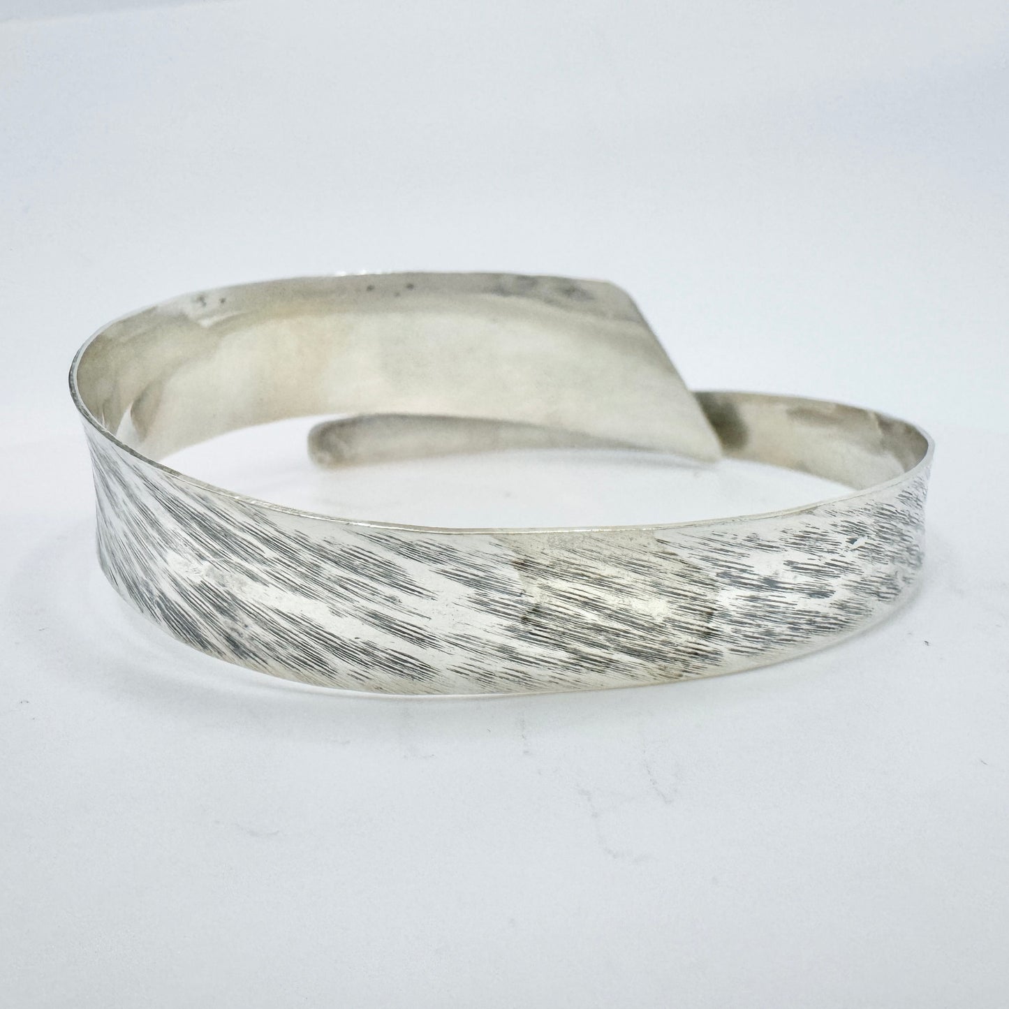 Valiokoru Laila Tavilehto, Finland 1962. Vintage Solid Silver Tiger's Eye Arm-ring Bracelet.