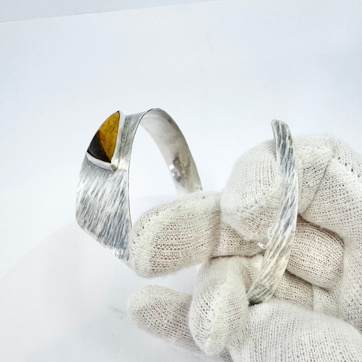 Valiokoru Laila Tavilehto, Finland 1962. Vintage Solid Silver Tiger's Eye Arm-ring Bracelet.