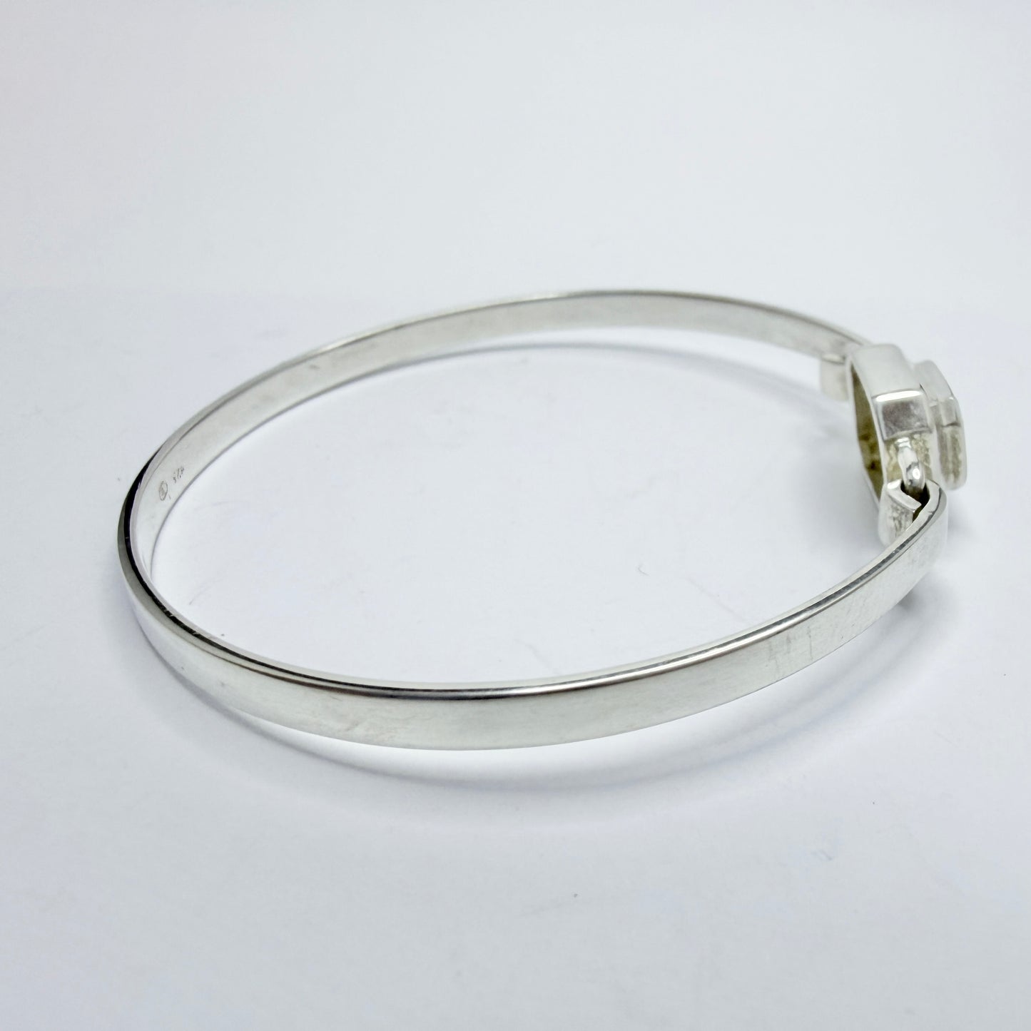 Vintage Sterling Silver Onyx Hinged Bangle Bracelet.