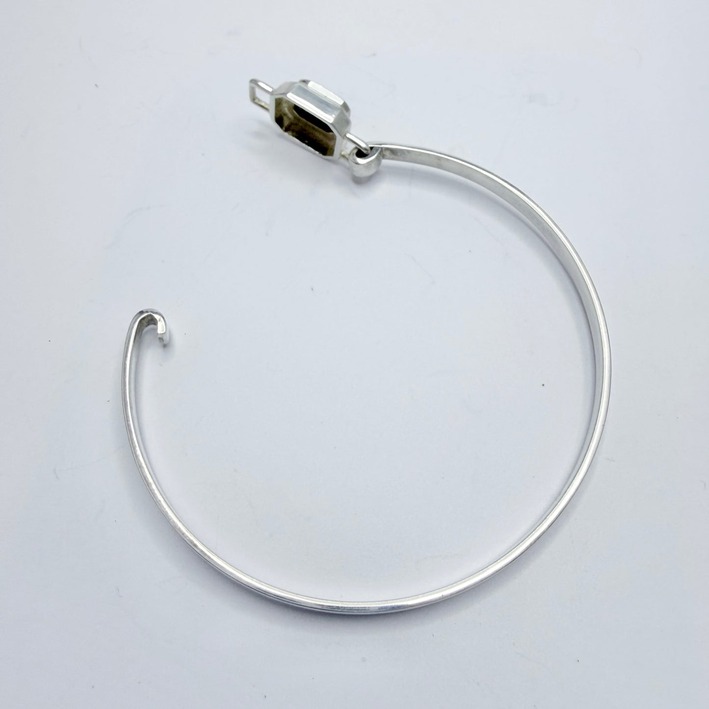 Vintage Sterling Silver Onyx Hinged Bangle Bracelet.