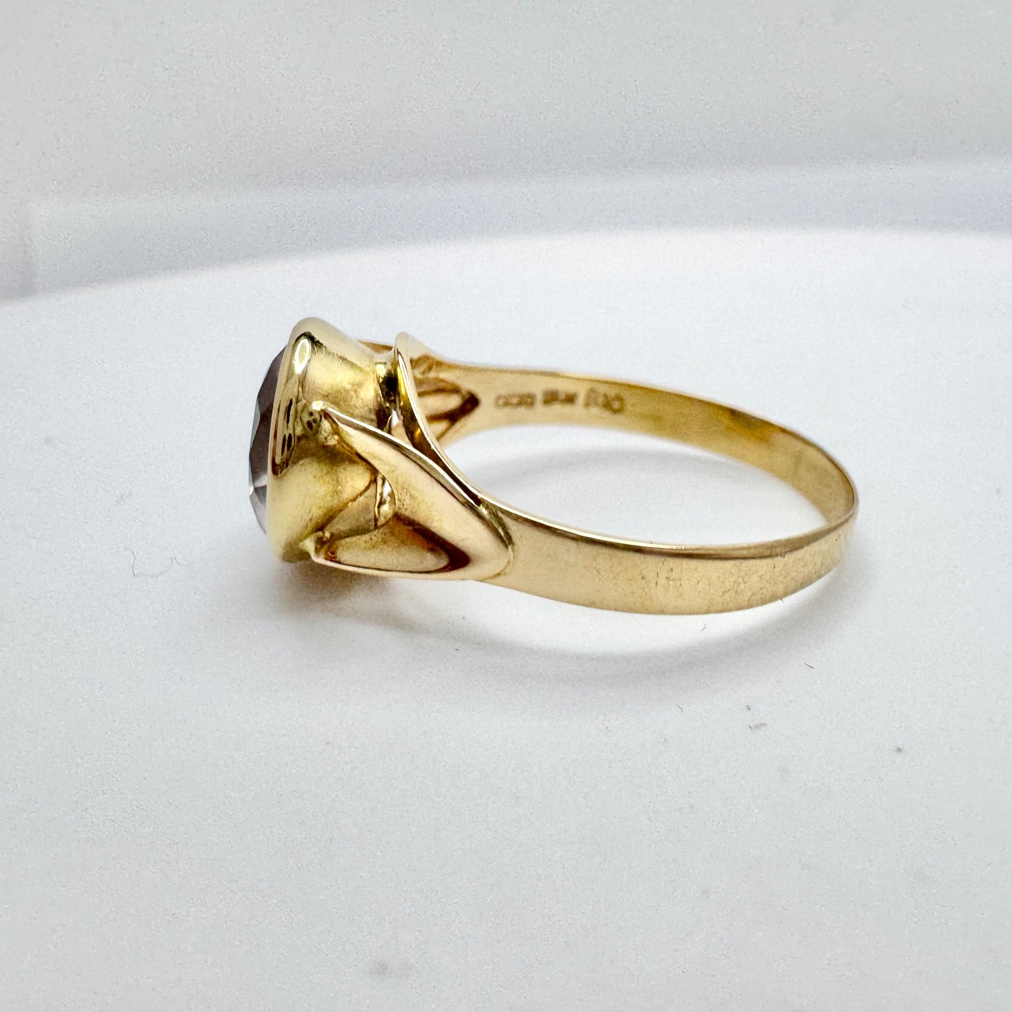 Örneus, Sweden 1976. Vintage 18k Gold Pale Amethyst Ring