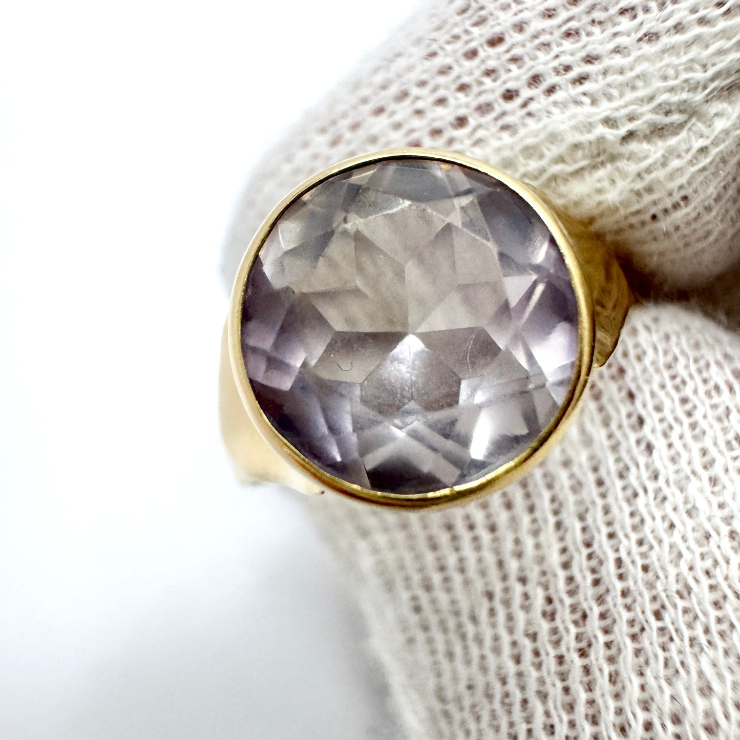 Örneus, Sweden 1976. Vintage 18k Gold Pale Amethyst Ring