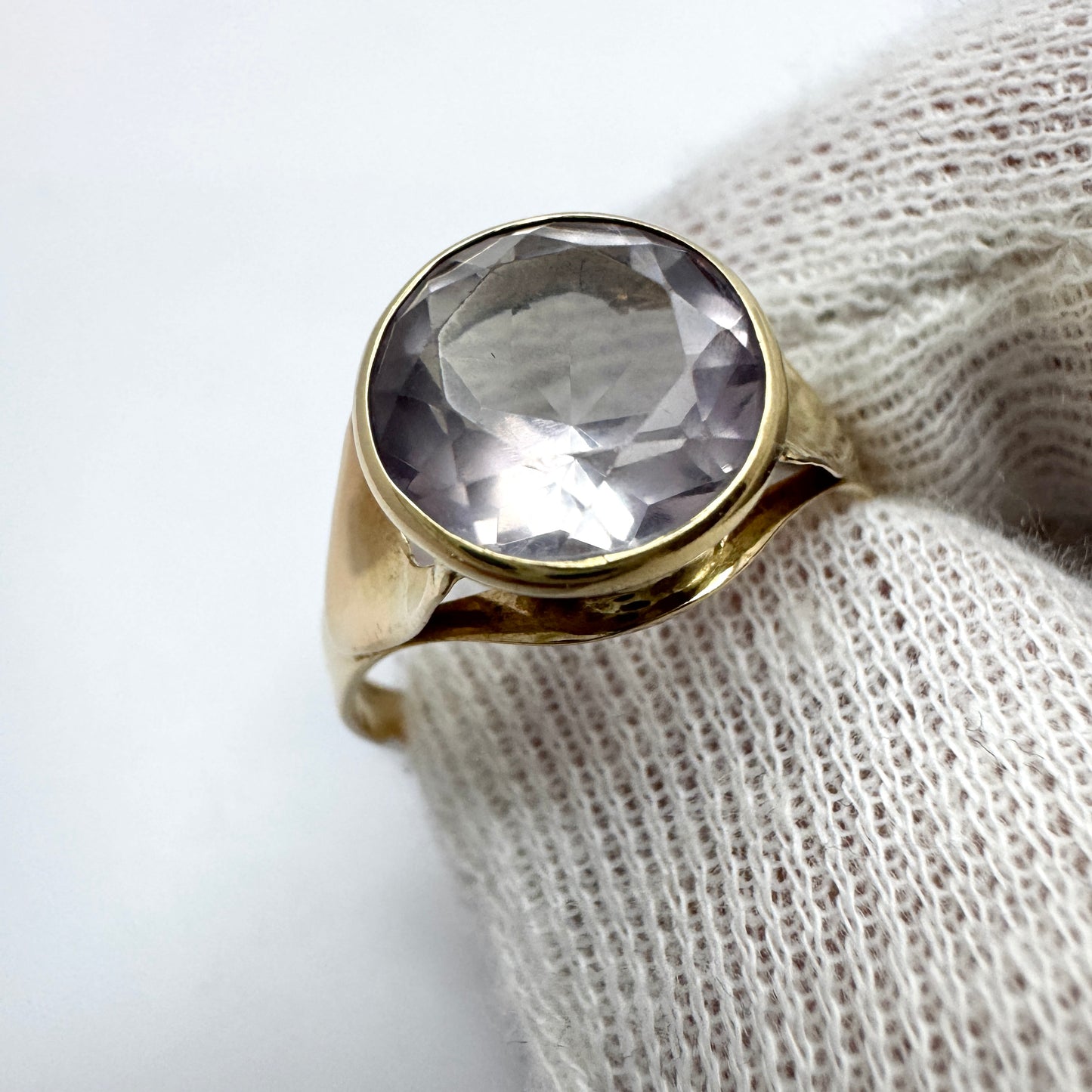 Örneus, Sweden 1976. Vintage 18k Gold Pale Amethyst Ring
