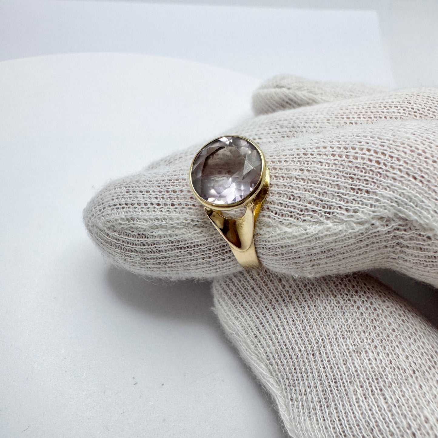 Örneus, Sweden 1976. Vintage 18k Gold Pale Amethyst Ring